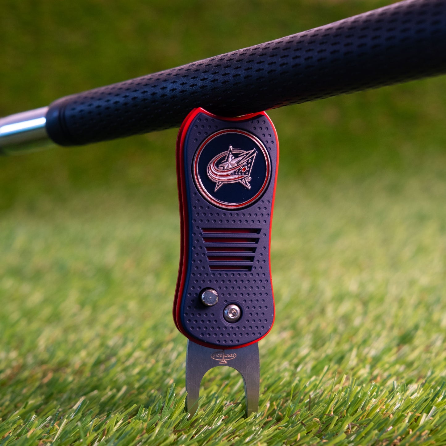 Columbus Blue Jackets Switchblade Divot Tool - Image 4 - Club Rehab