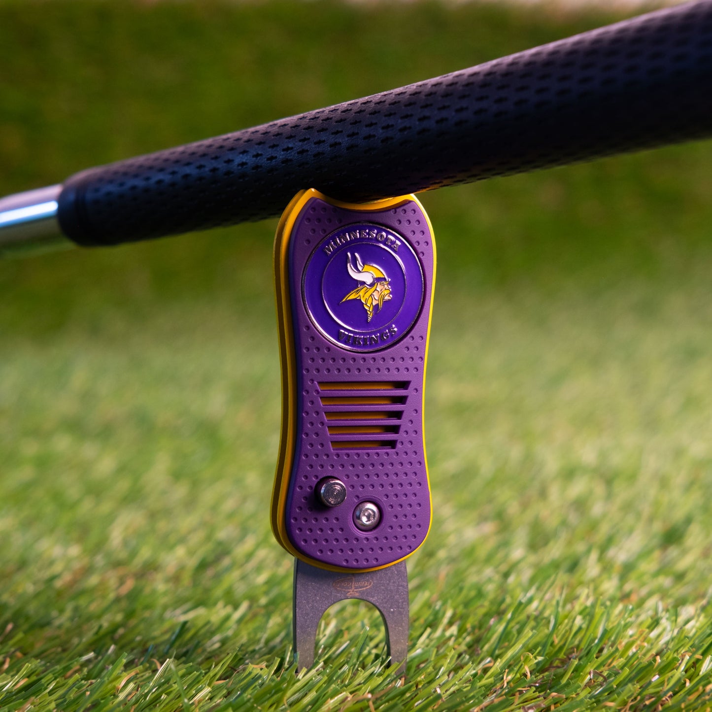 Minnesota Vikings Switchblade Divot Tool - Image 4 - Club Rehab