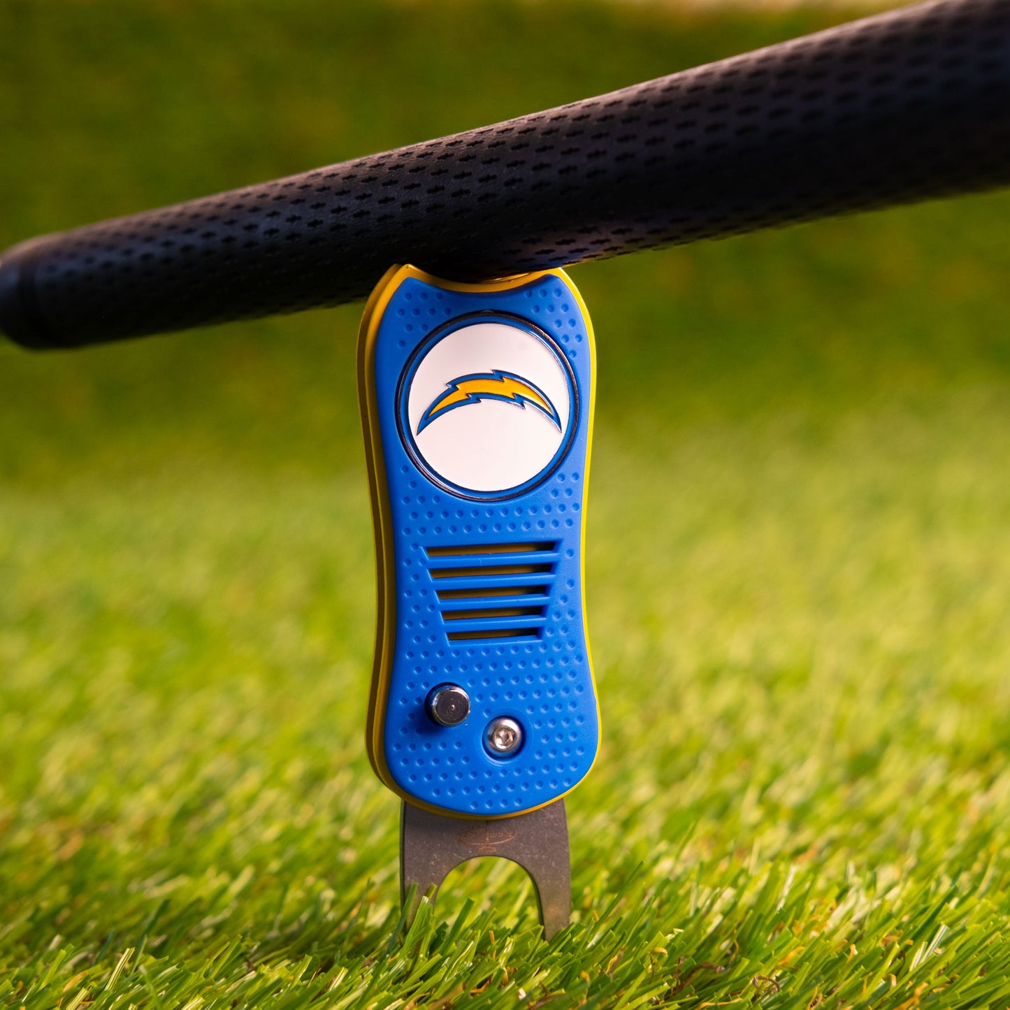 Los Angeles Chargers Switchblade Divot Tool - Image 4 - Club Rehab