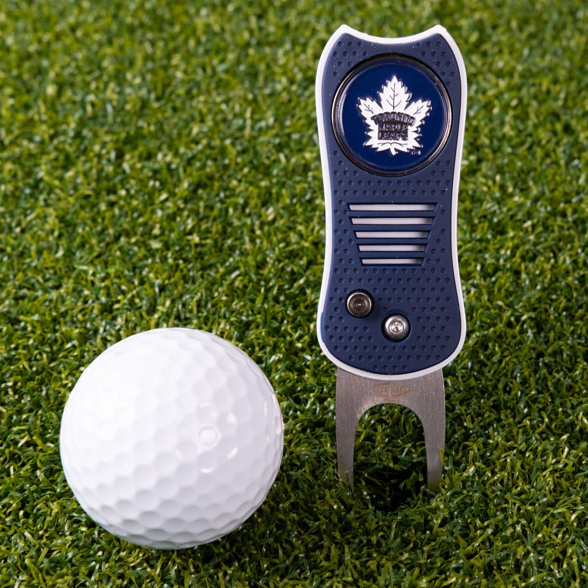 Toronto Maple Leafs Switchblade Divot Tool - Image 2 - Club Rehab