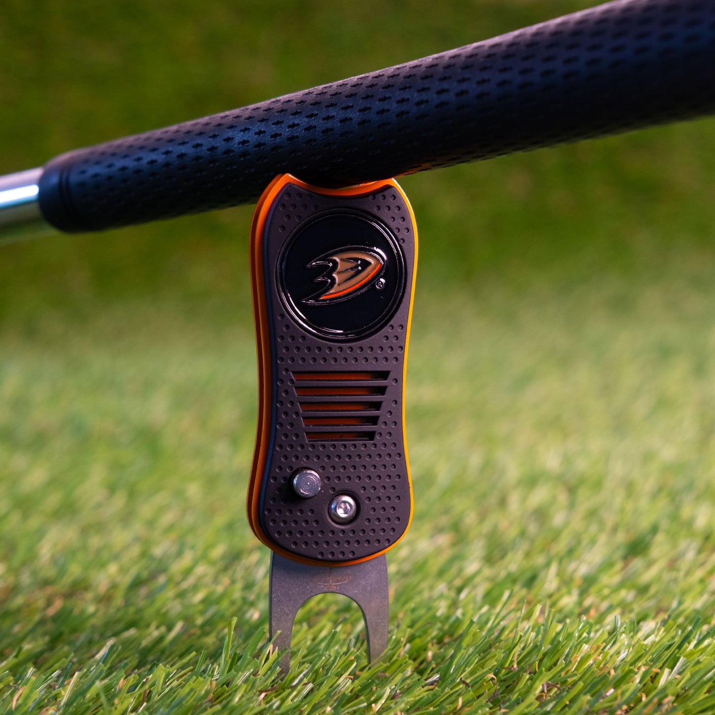 Anaheim Ducks Switchblade Divot Tool - Image 4 - Club Rehab
