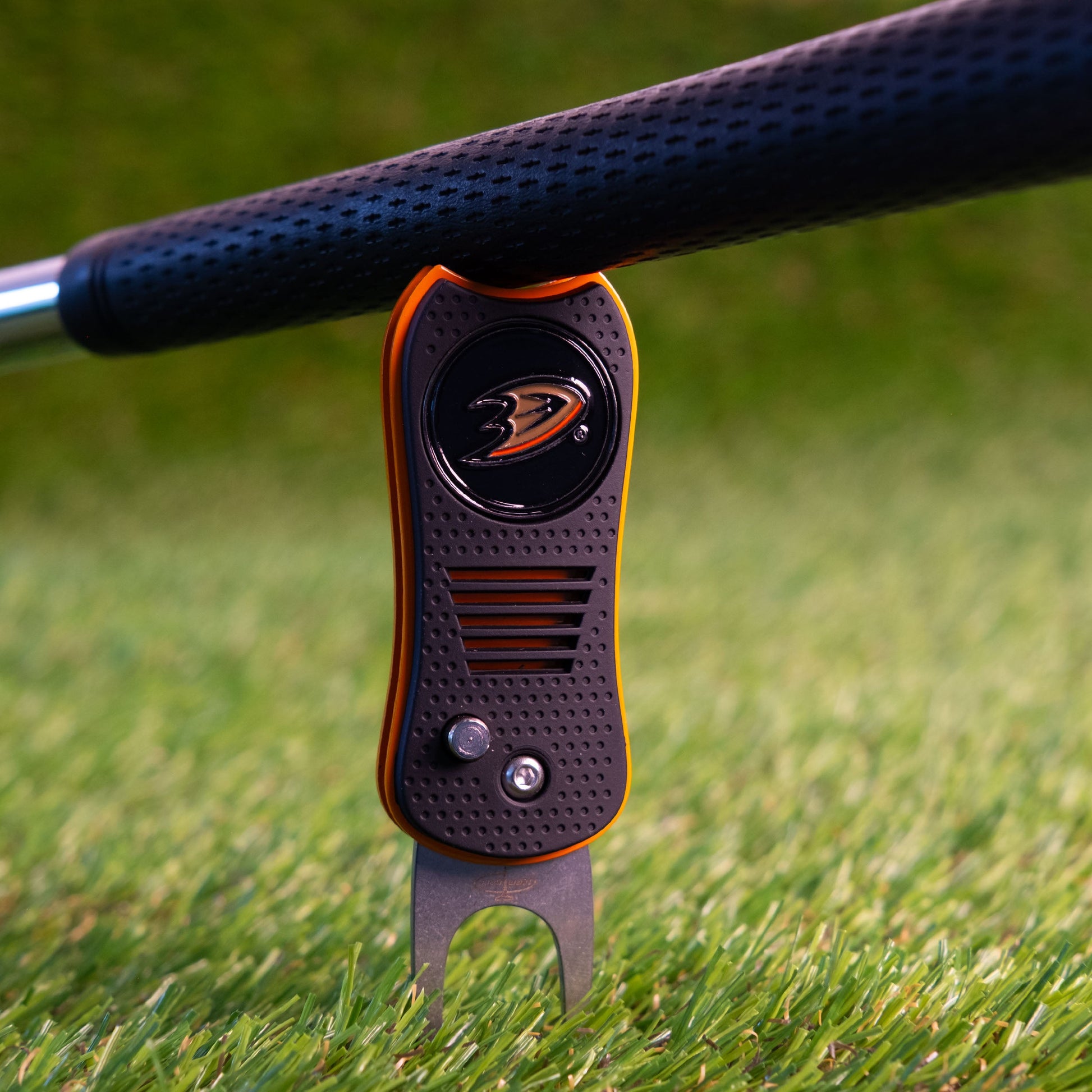 Anaheim Ducks Switchblade Divot Tool - Image 4 - Club Rehab