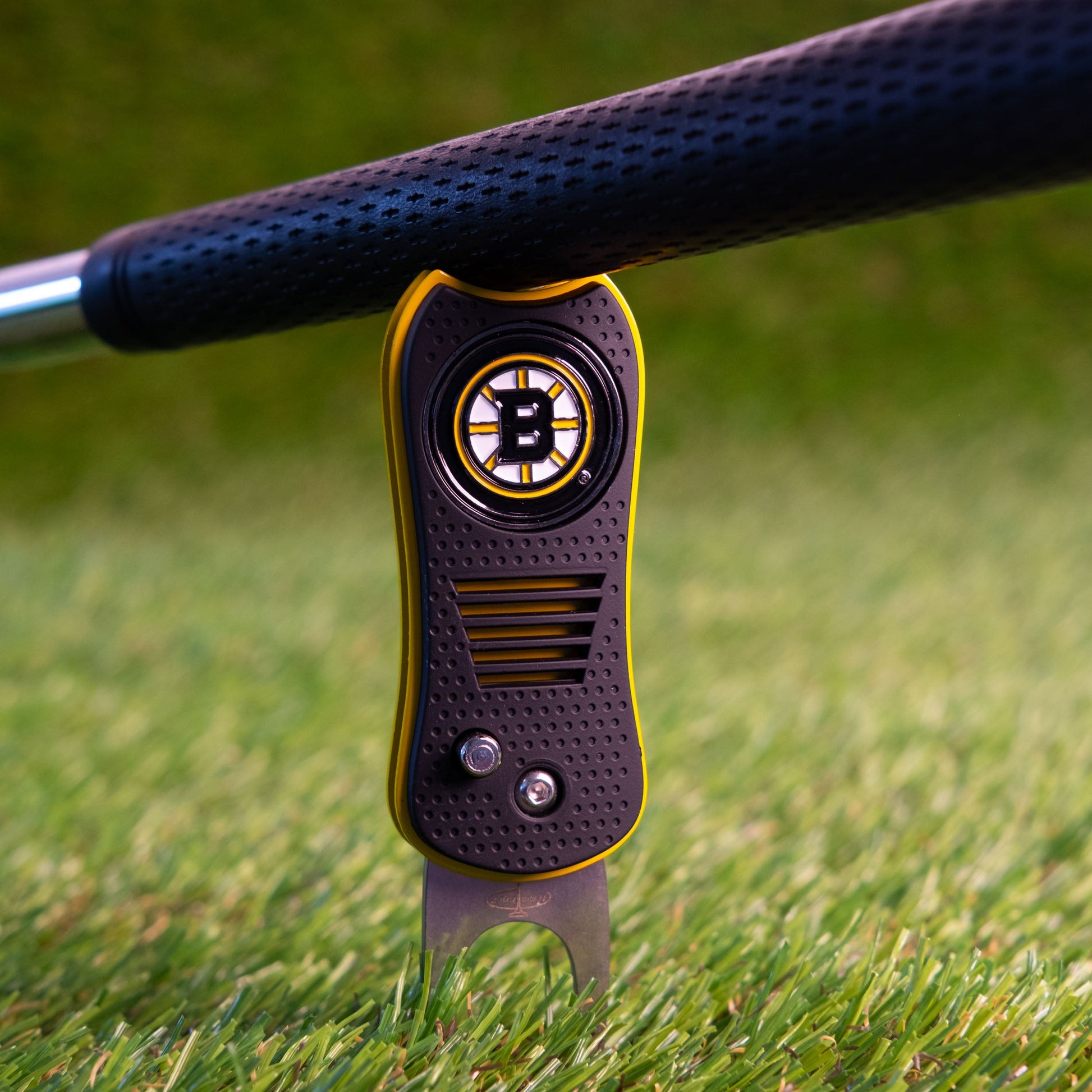 Boston Bruins Switchblade Divot Tool - Image 4 - Club Rehab