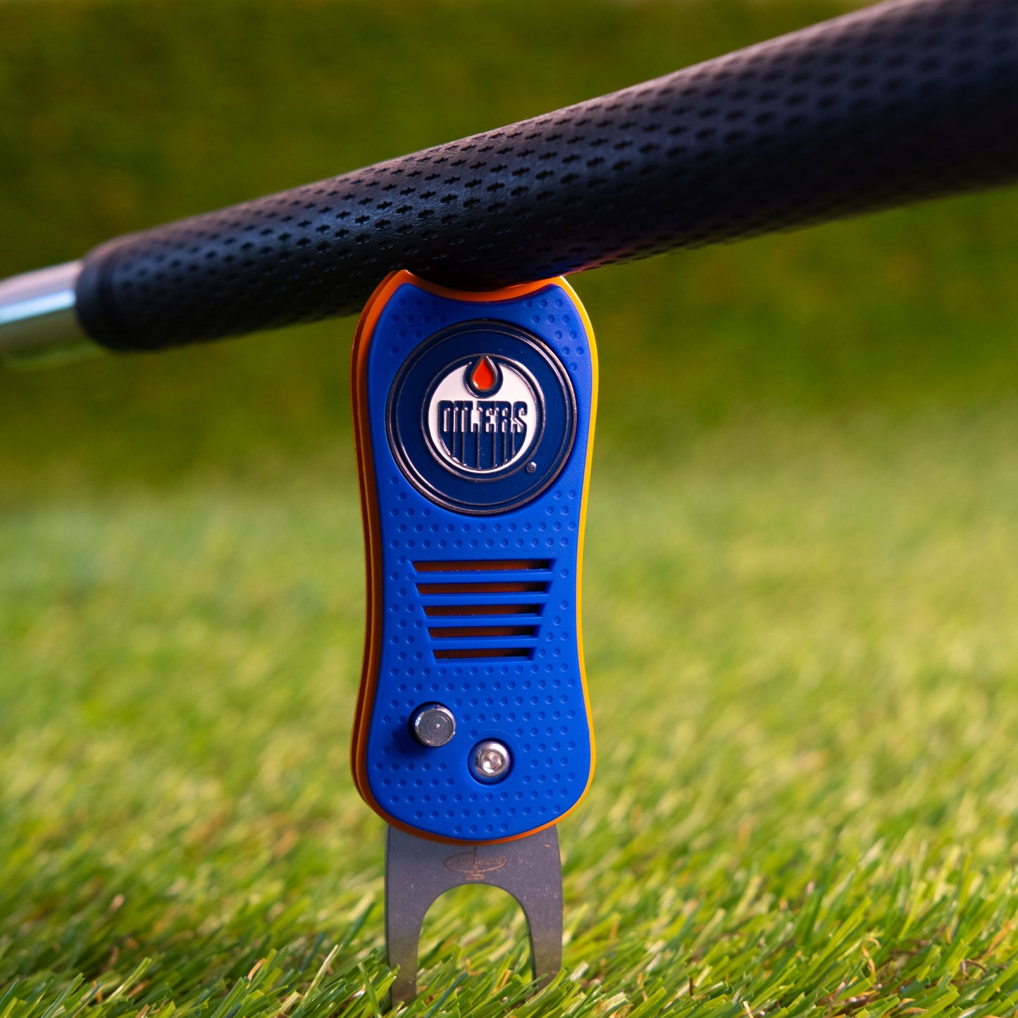 Edmonton Oilers Switchblade Divot Tool - Image 4 - Club Rehab