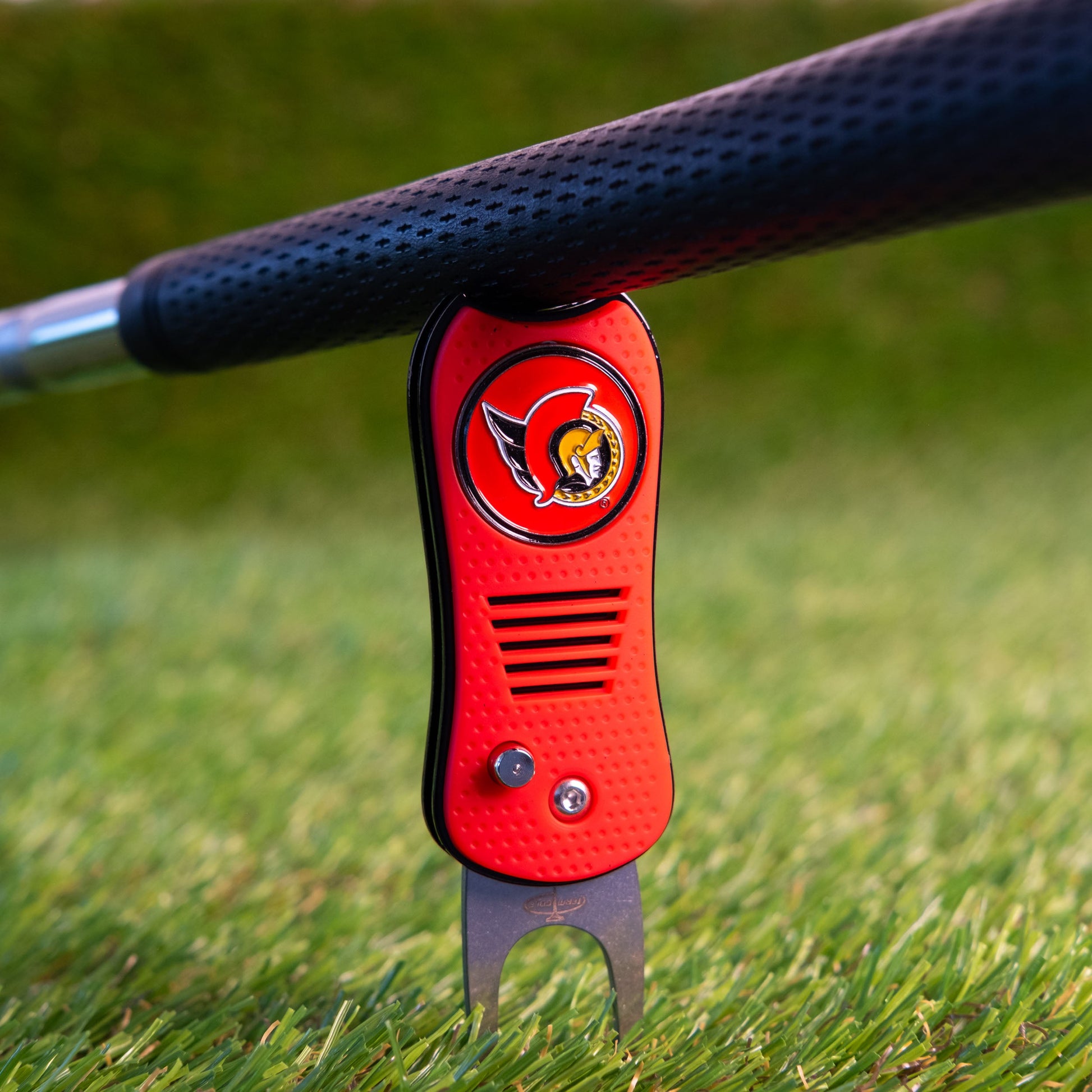 Ottawa Senators Switchblade Divot Tool - Image 4 - Club Rehab
