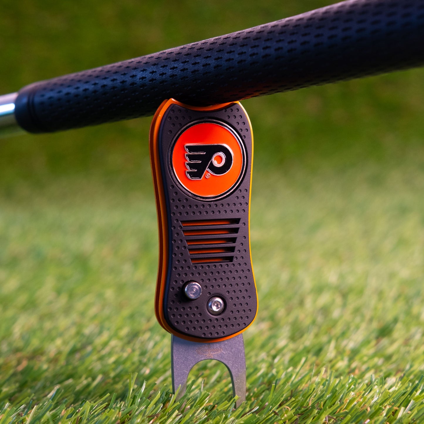 Philadelphia Flyers Switchblade Divot Tool - Image 4 - Club Rehab