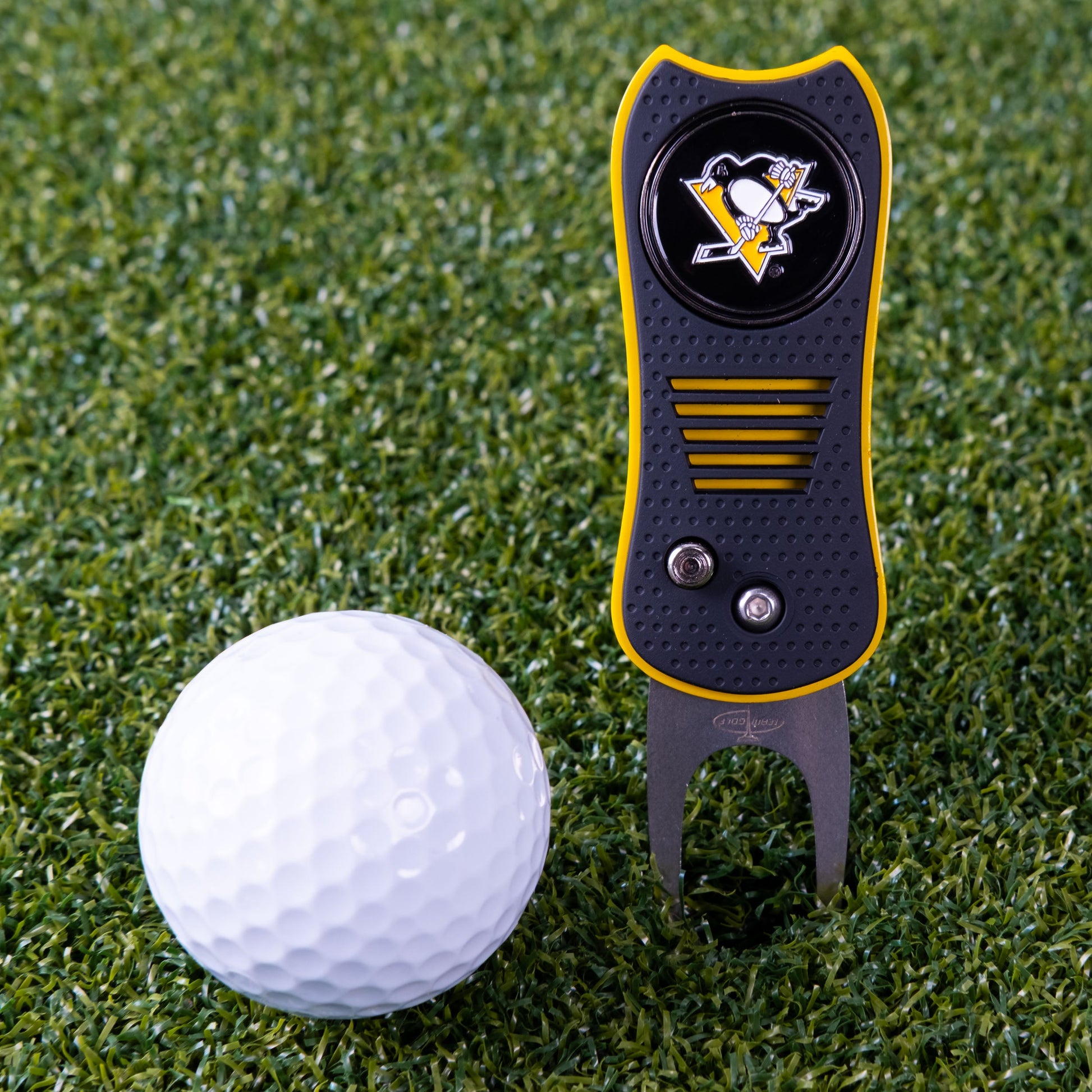 Pittsburgh Penguins Switchblade Divot Tool - Image 2 - Club Rehab
