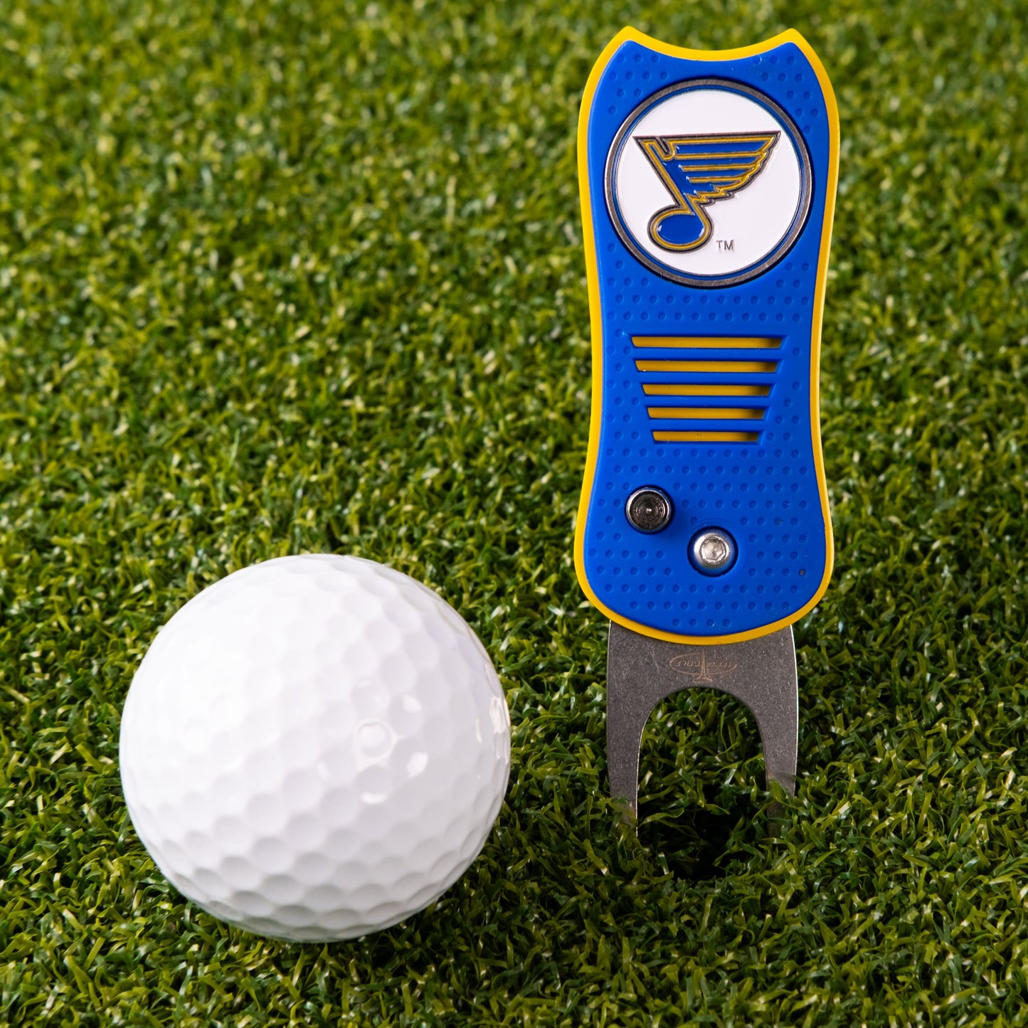 St. Louis Blues Switchblade Divot Tool - Image 2 - Club Rehab