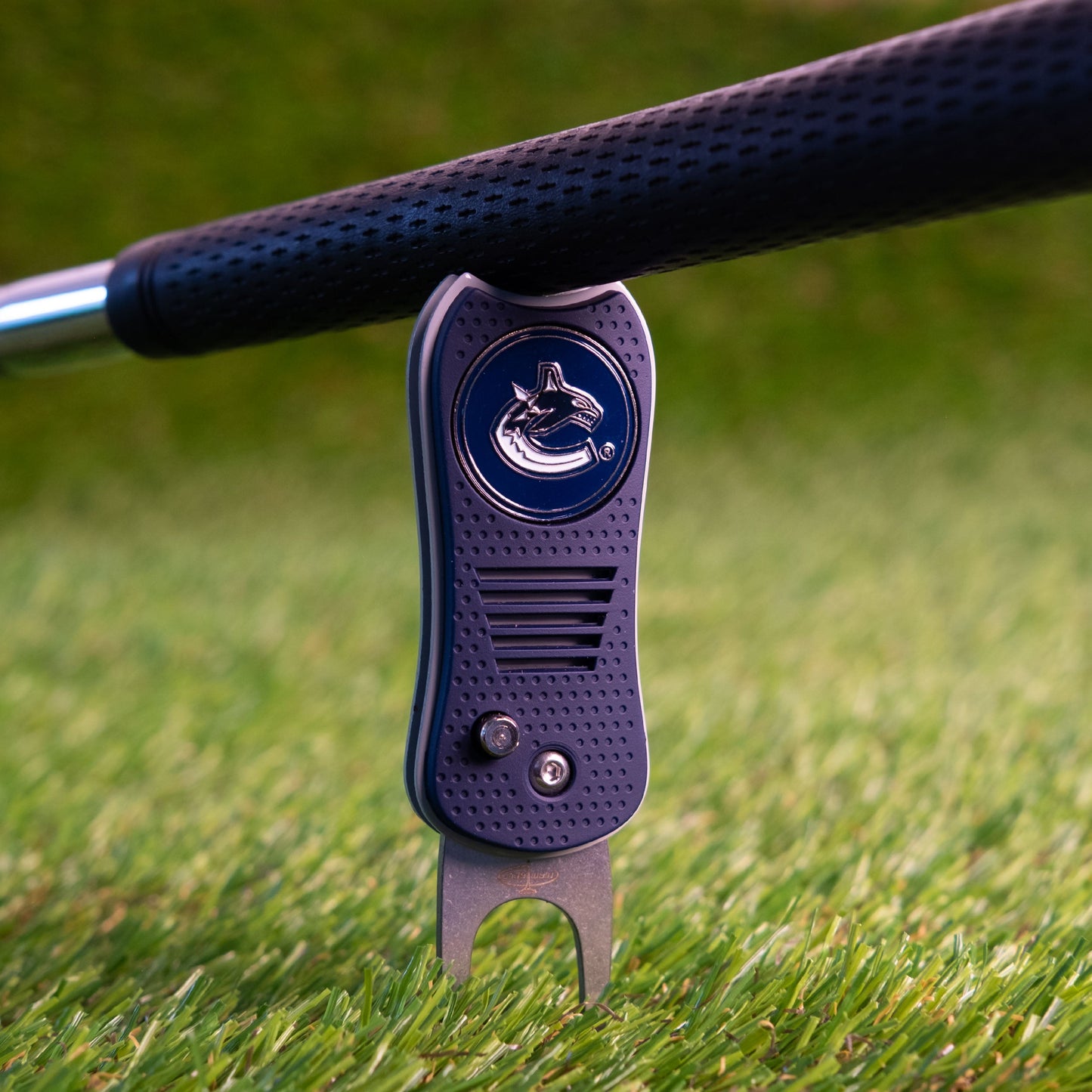 Vancouver Canucks Switchblade Divot Tool - Image 4 - Club Rehab