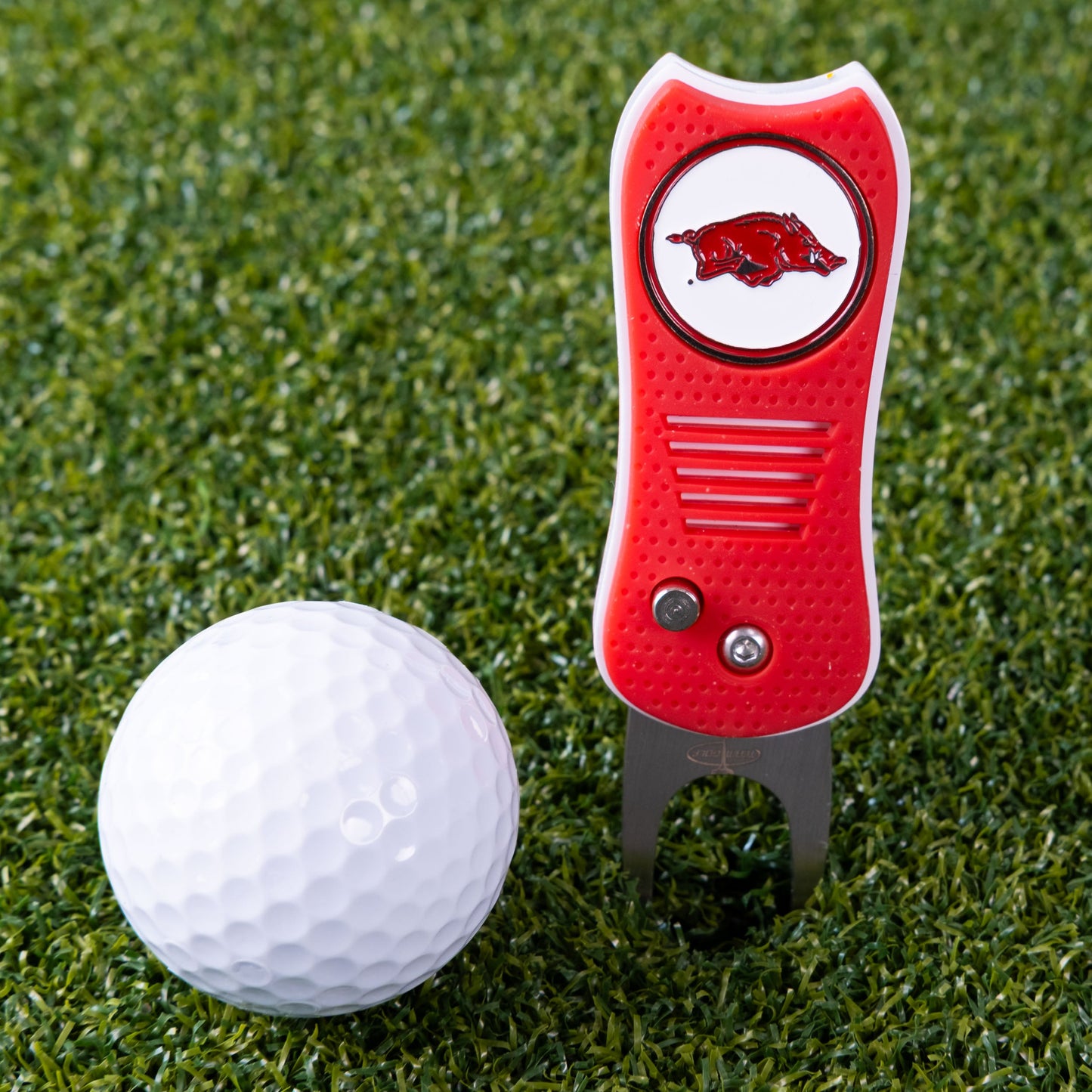 Arkansas Razorbacks Switchblade Divot Tool - Image 2 - Club Rehab