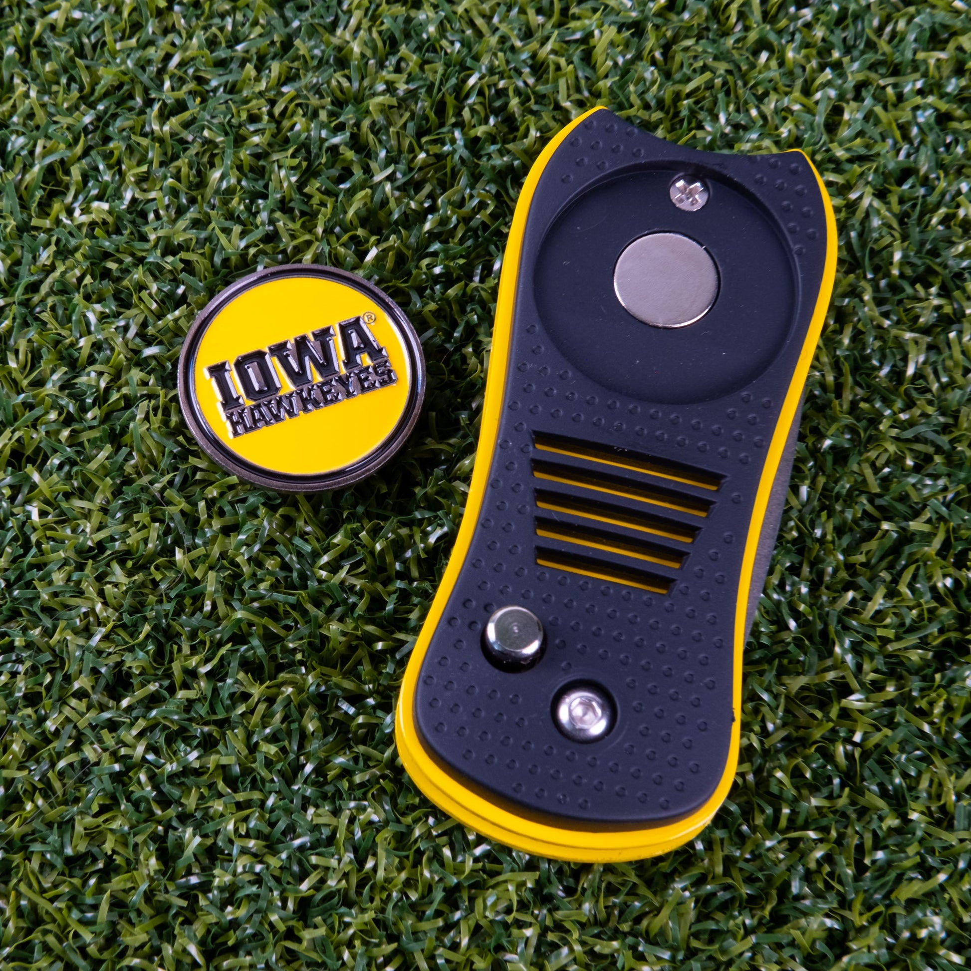 Iowa Hawkeyes Switchblade Divot Tool - Image 3 - Club Rehab