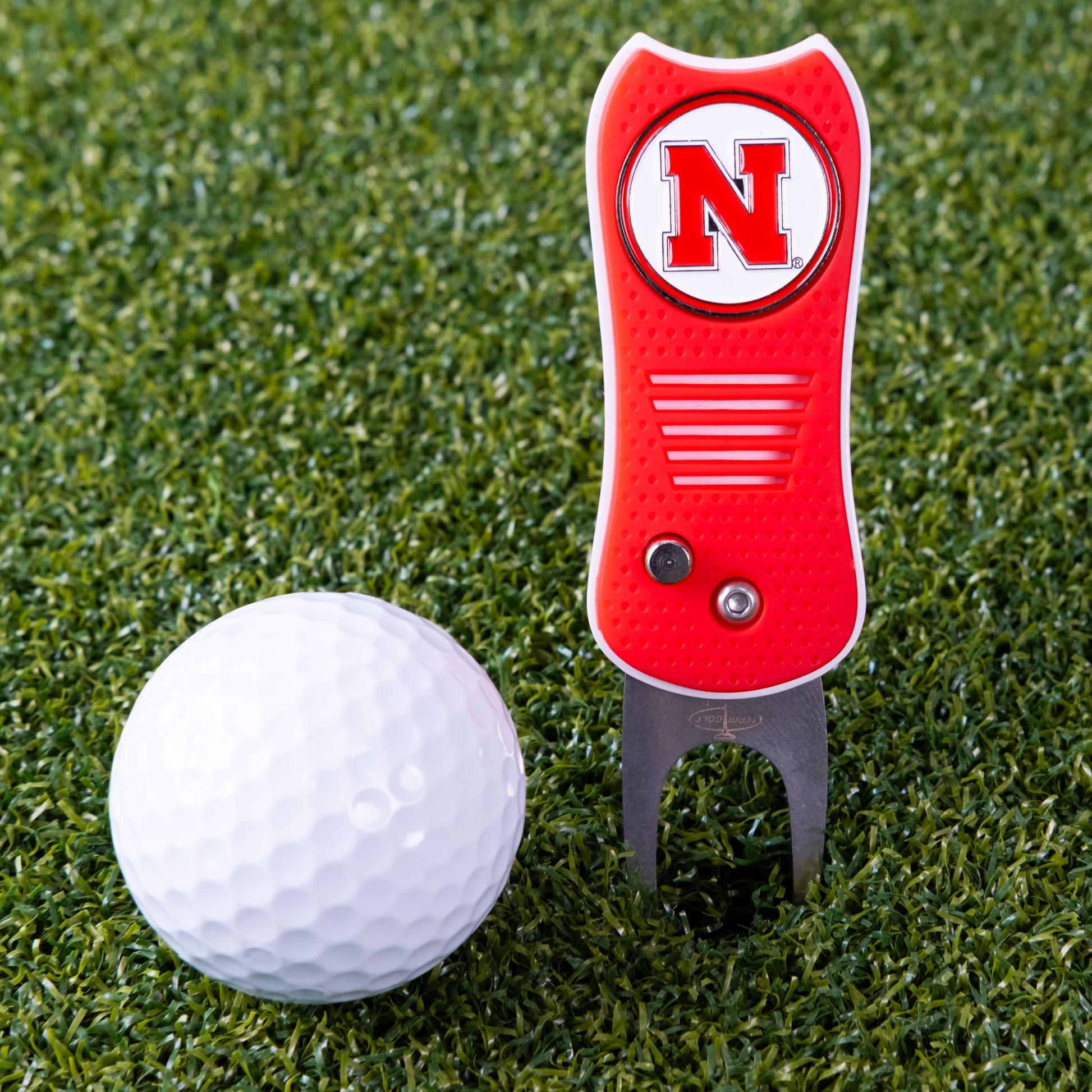 Nebraska Cornhuskers Switchblade Divot Tool - Image 2 - Club Rehab