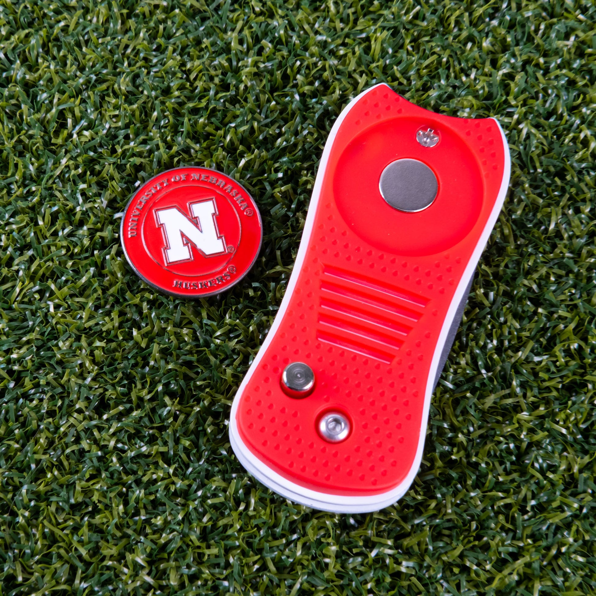 Nebraska Cornhuskers Switchblade Divot Tool - Image 3 - Club Rehab