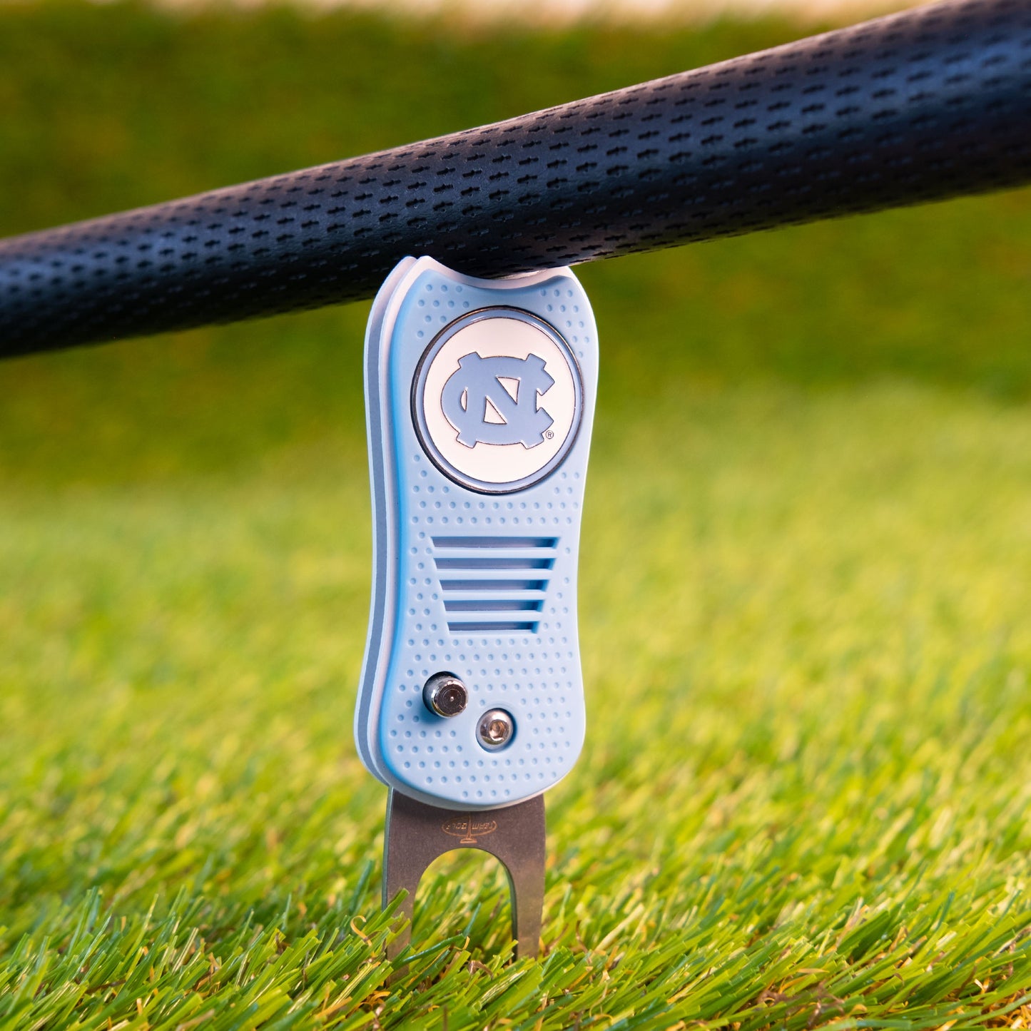 North Carolina Tar Heels Switchblade Divot Tool - Image 4 - Club Rehab