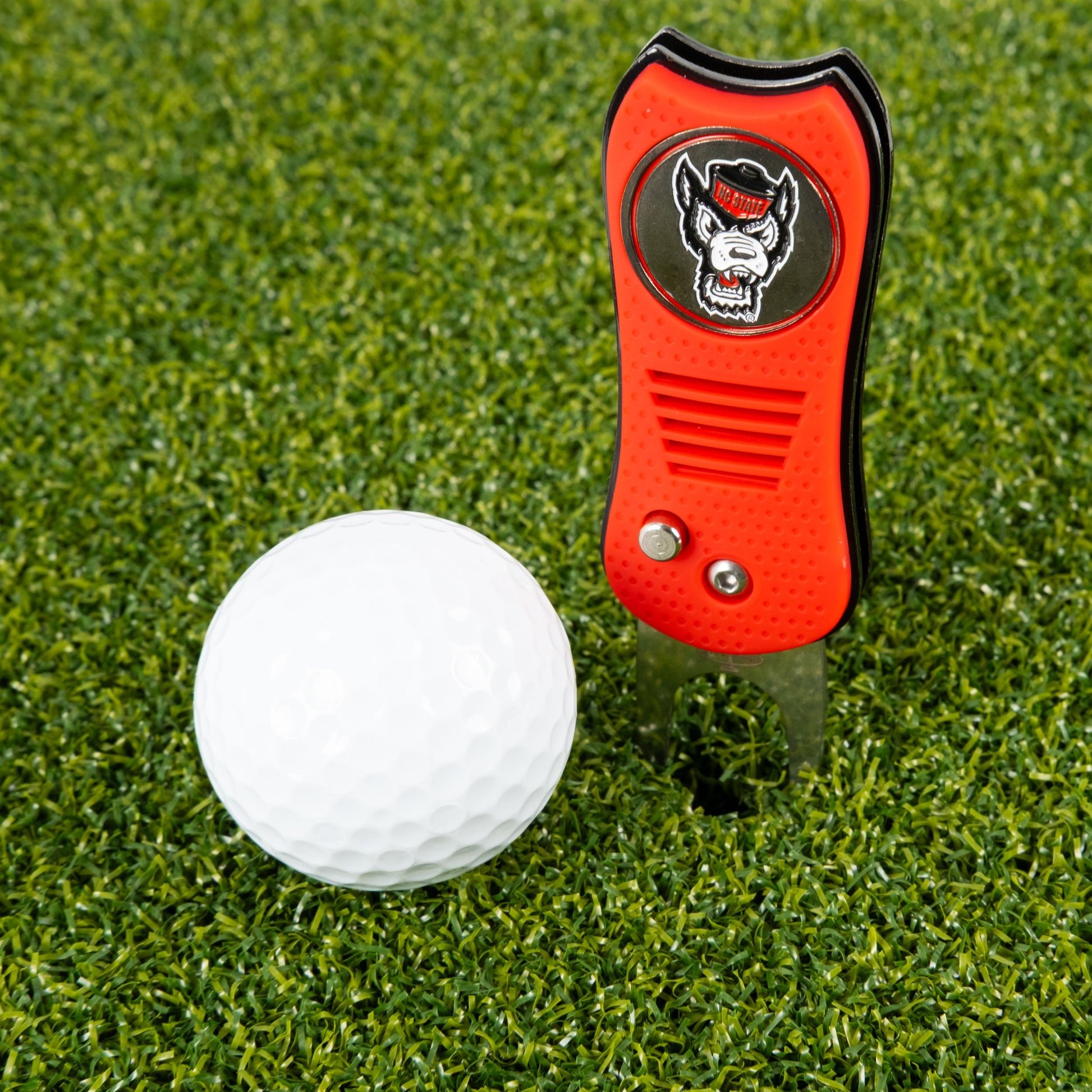 NC State Wolfpack Switchblade Divot Tool - Image 2 - Club Rehab
