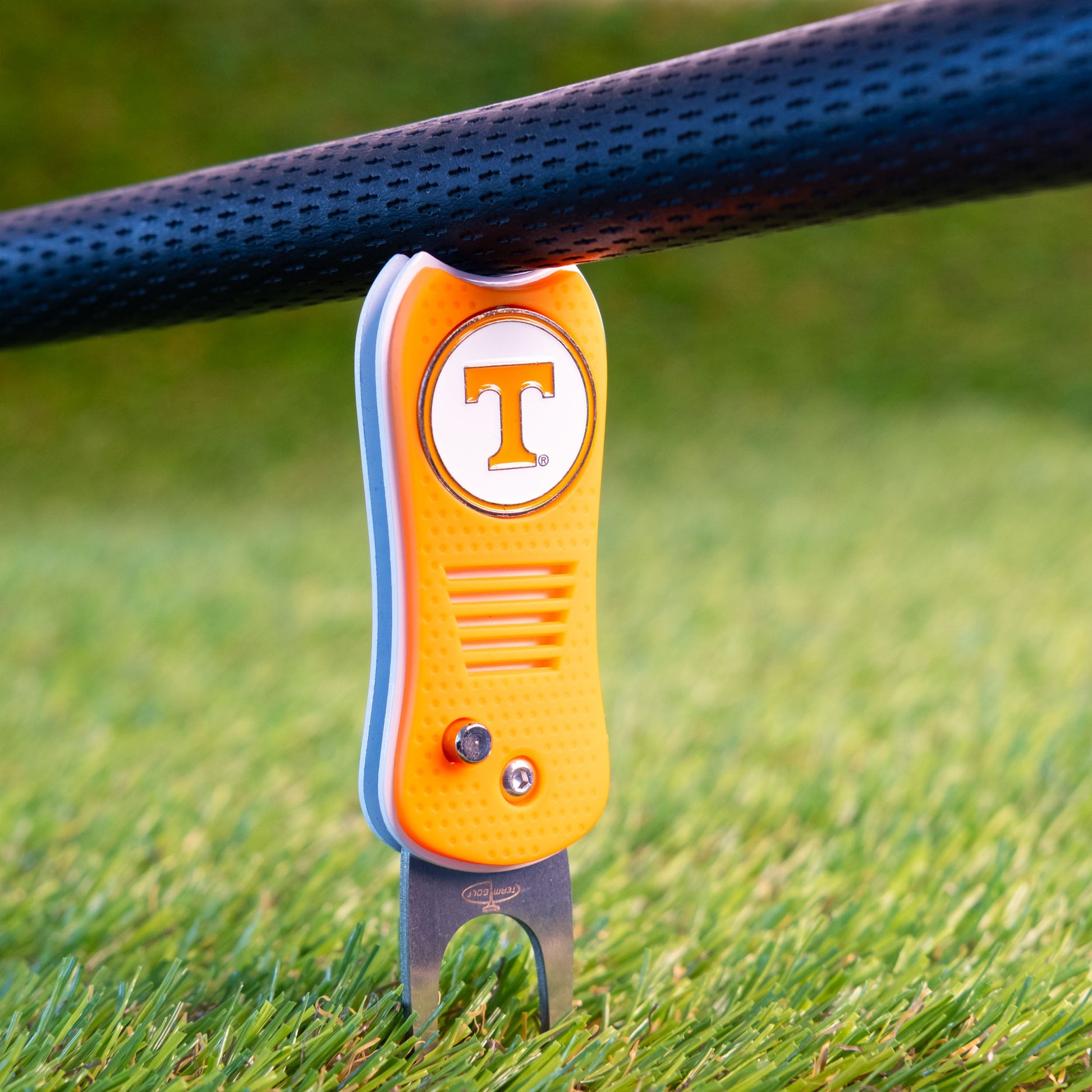 Tennessee Volunteers Switchblade Divot Tool - Image 4 - Club Rehab