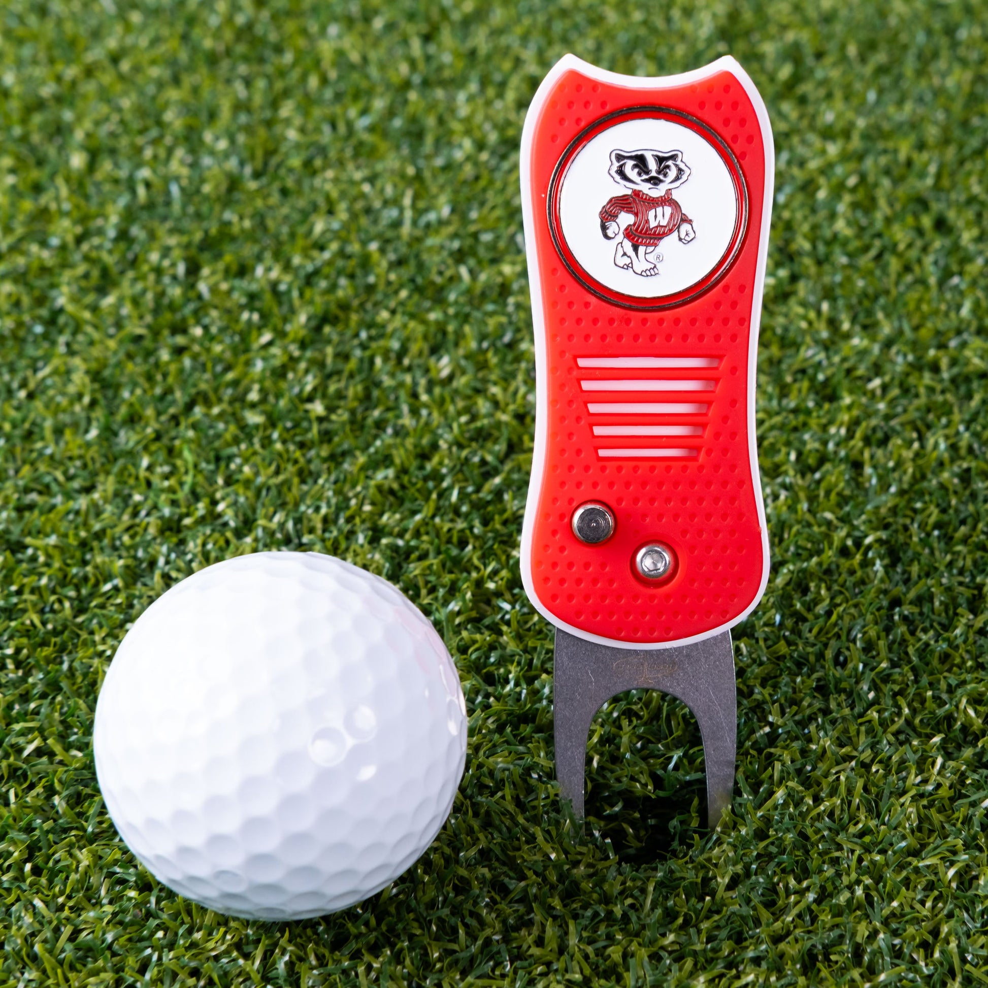 Wisconsin Badgers Switchblade Divot Tool - Image 2 - Club Rehab