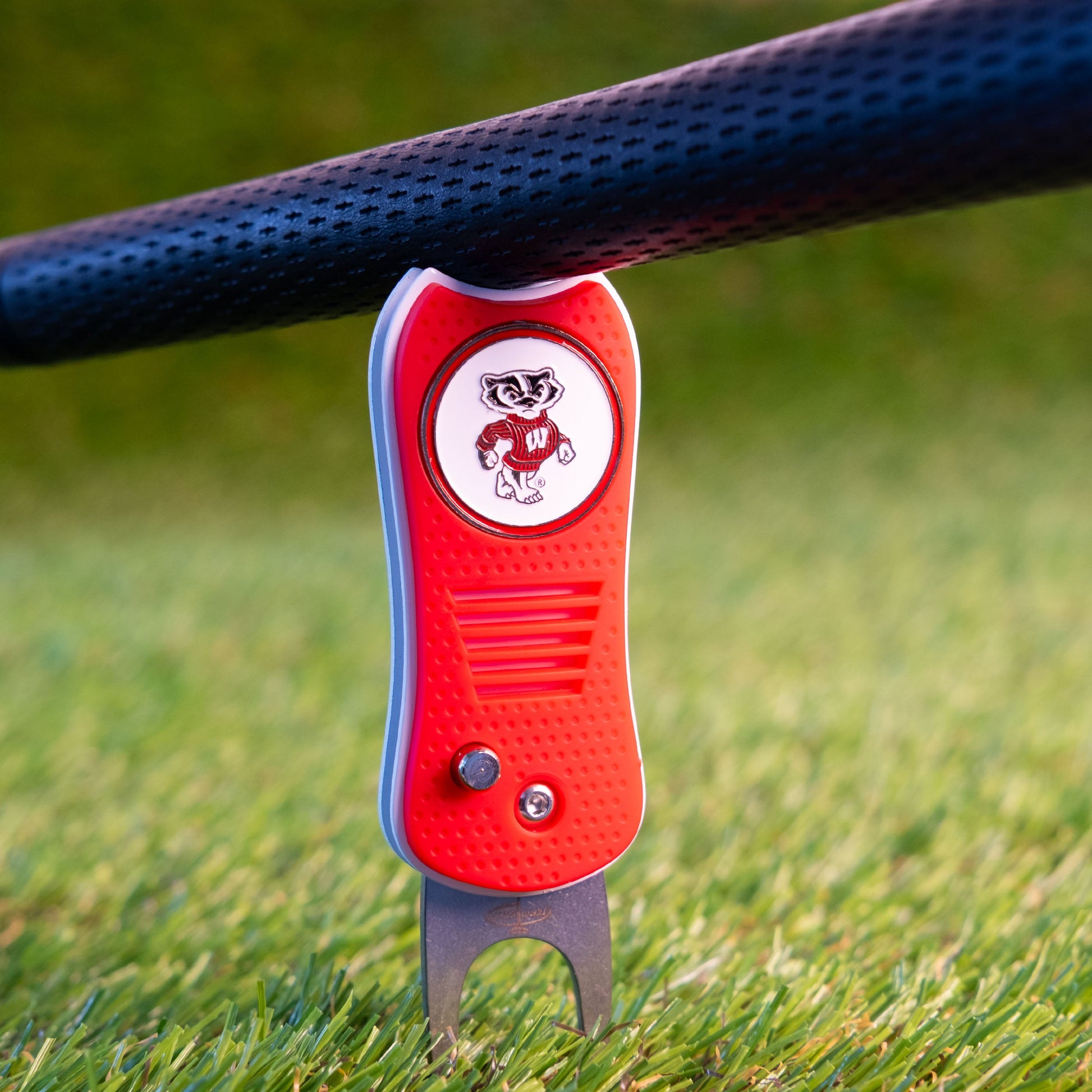 Wisconsin Badgers Switchblade Divot Tool - Image 4 - Club Rehab