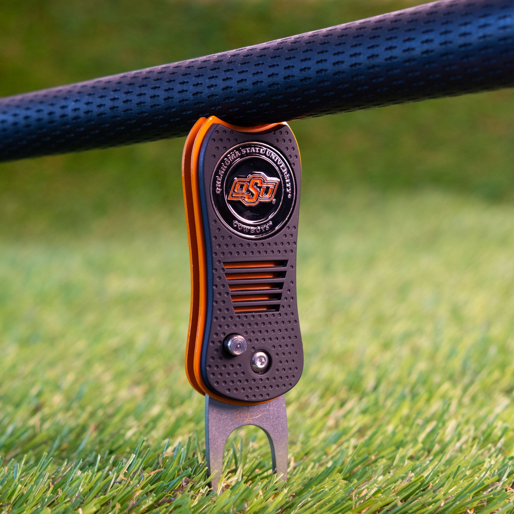 Oklahoma State Cowboys Switchblade Divot Tool - Image 4 - Club Rehab