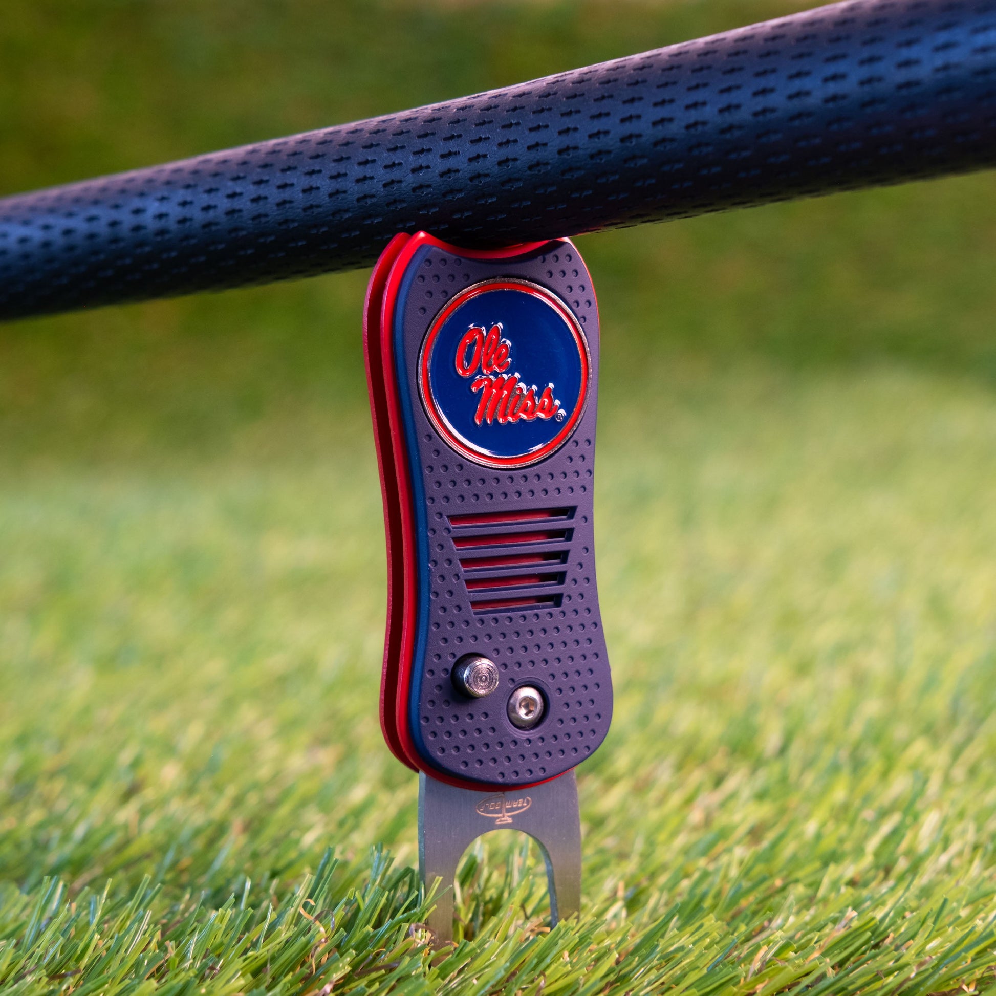Ole Miss Rebels Switchblade Divot Tool - Image 4 - Club Rehab