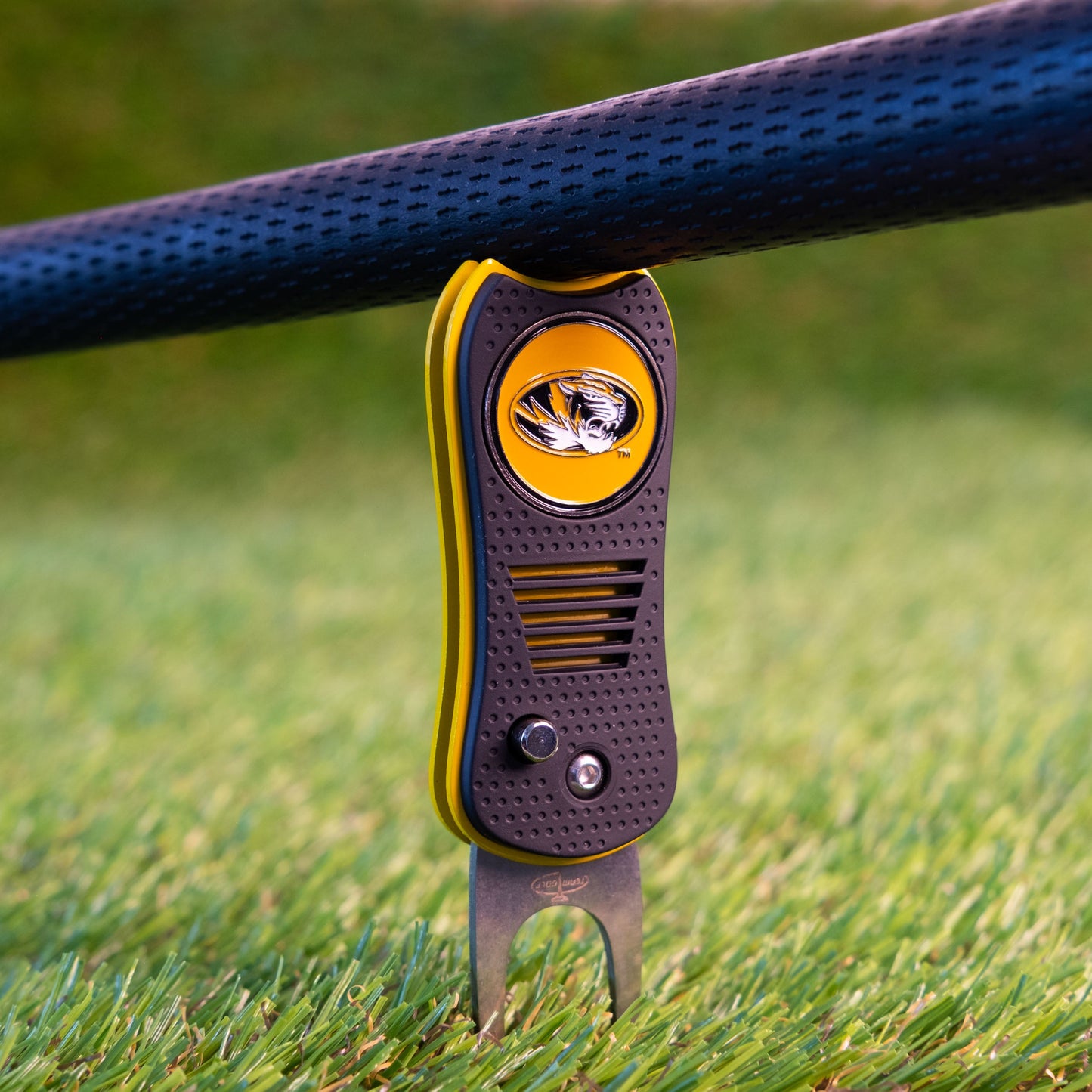Missouri Tigers Switchblade Divot Tool - Image 4 - Club Rehab