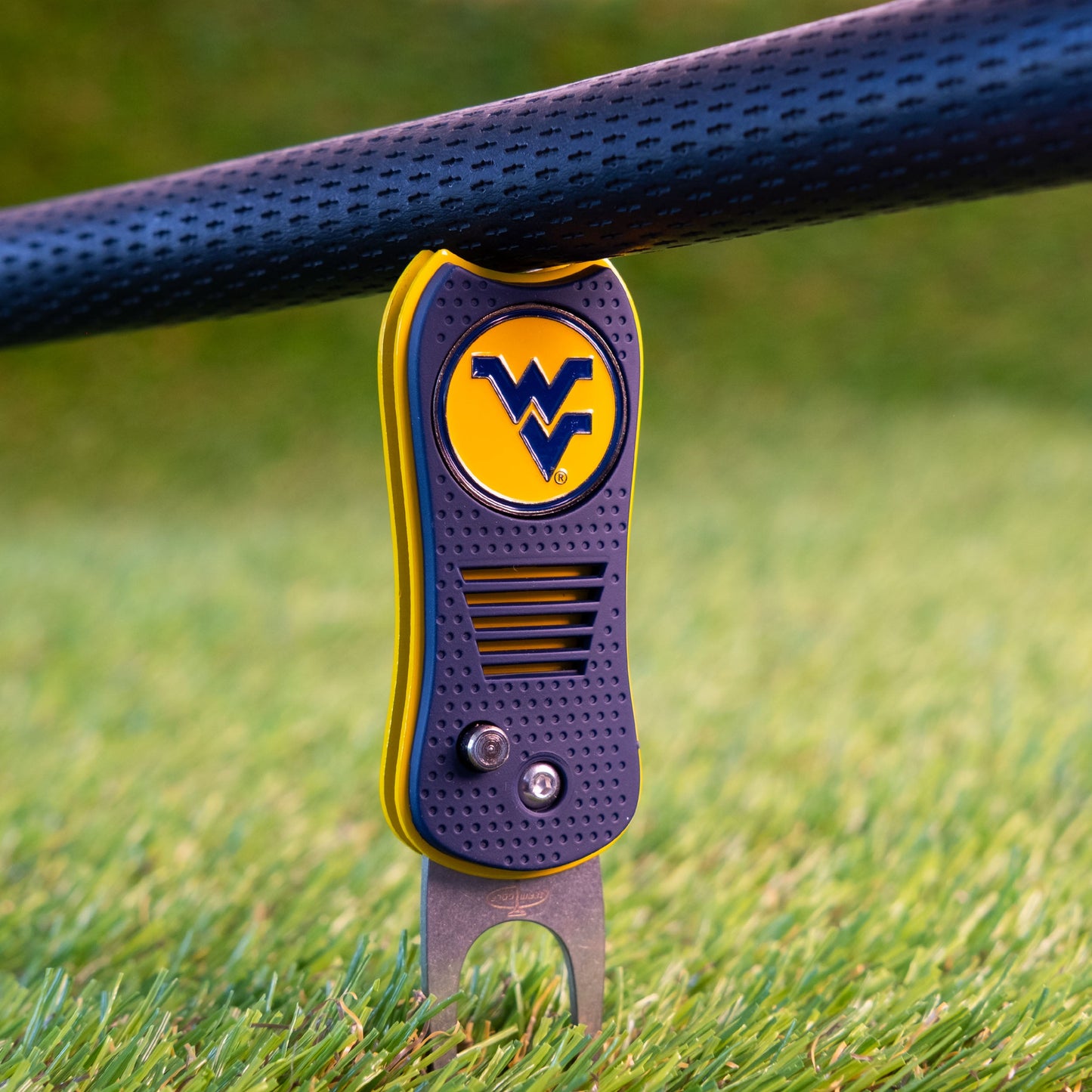 West Virginia Mountaineers Switchblade Divot Tool - Image 4 - Club Rehab
