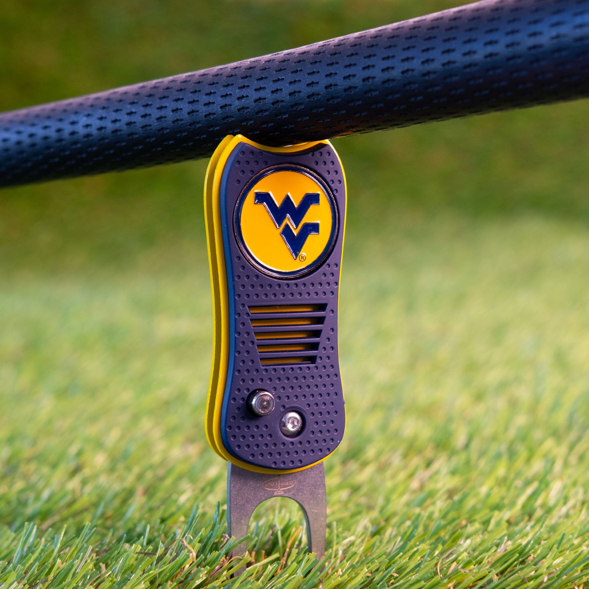 West Virginia Mountaineers Switchblade Divot Tool - Image 4 - Club Rehab