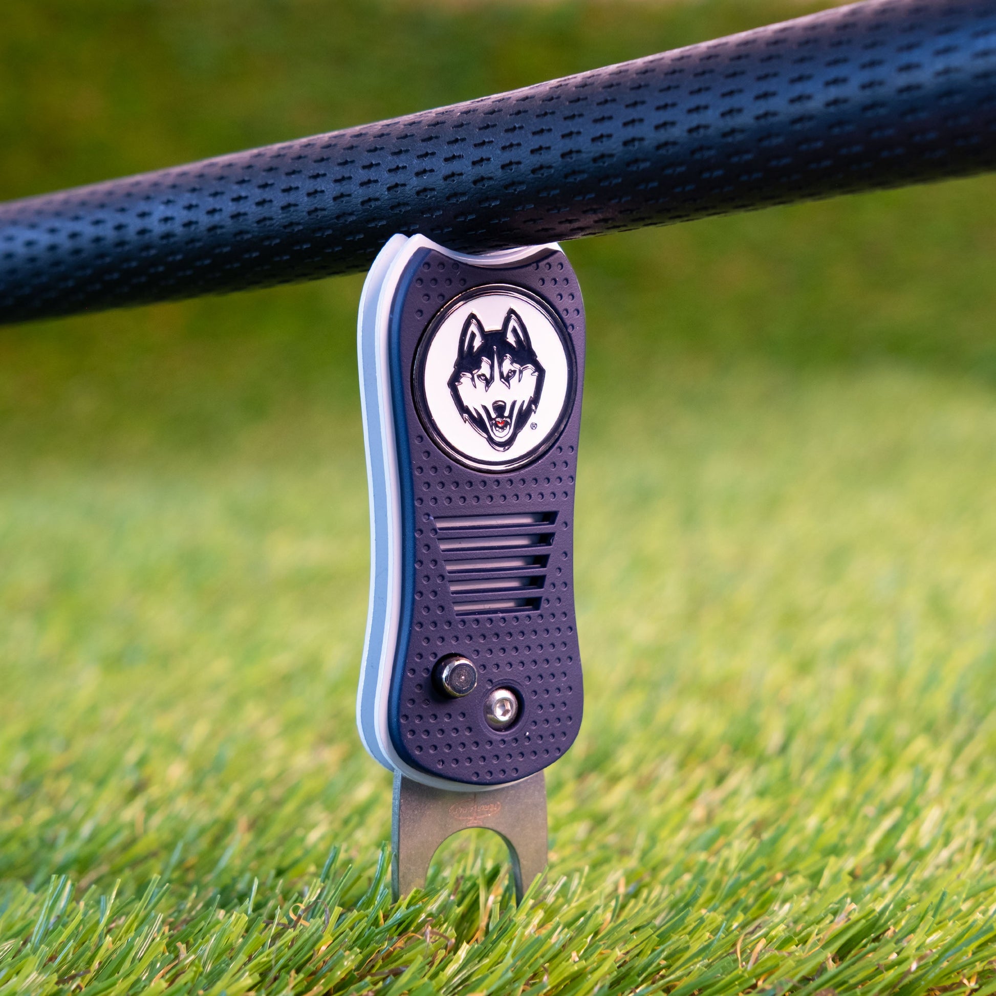 UConn Huskies Switchblade Divot Tool - Image 4 - Club Rehab