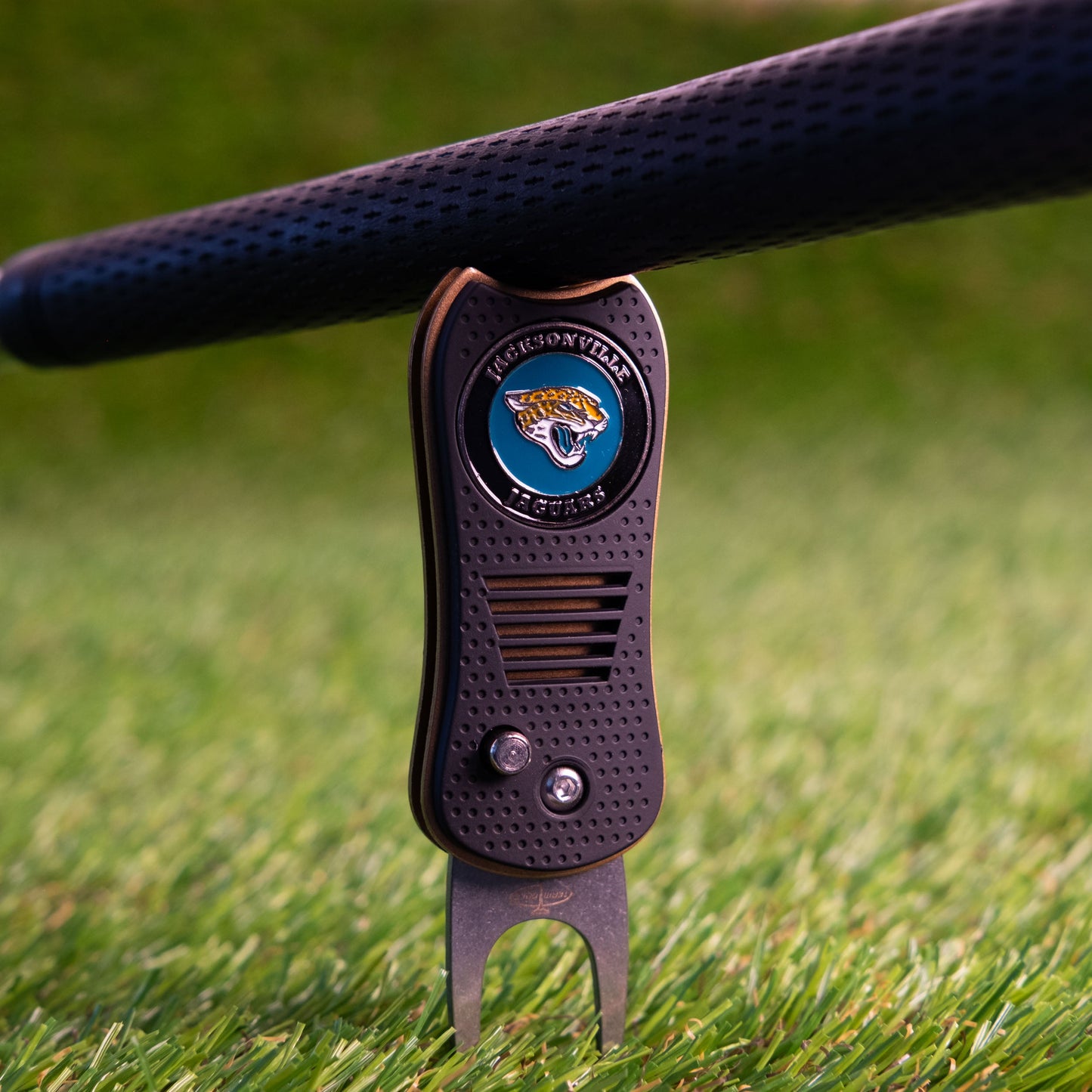 Jacksonville Jaguars Switchblade Divot Tool - Image 4 - Club Rehab
