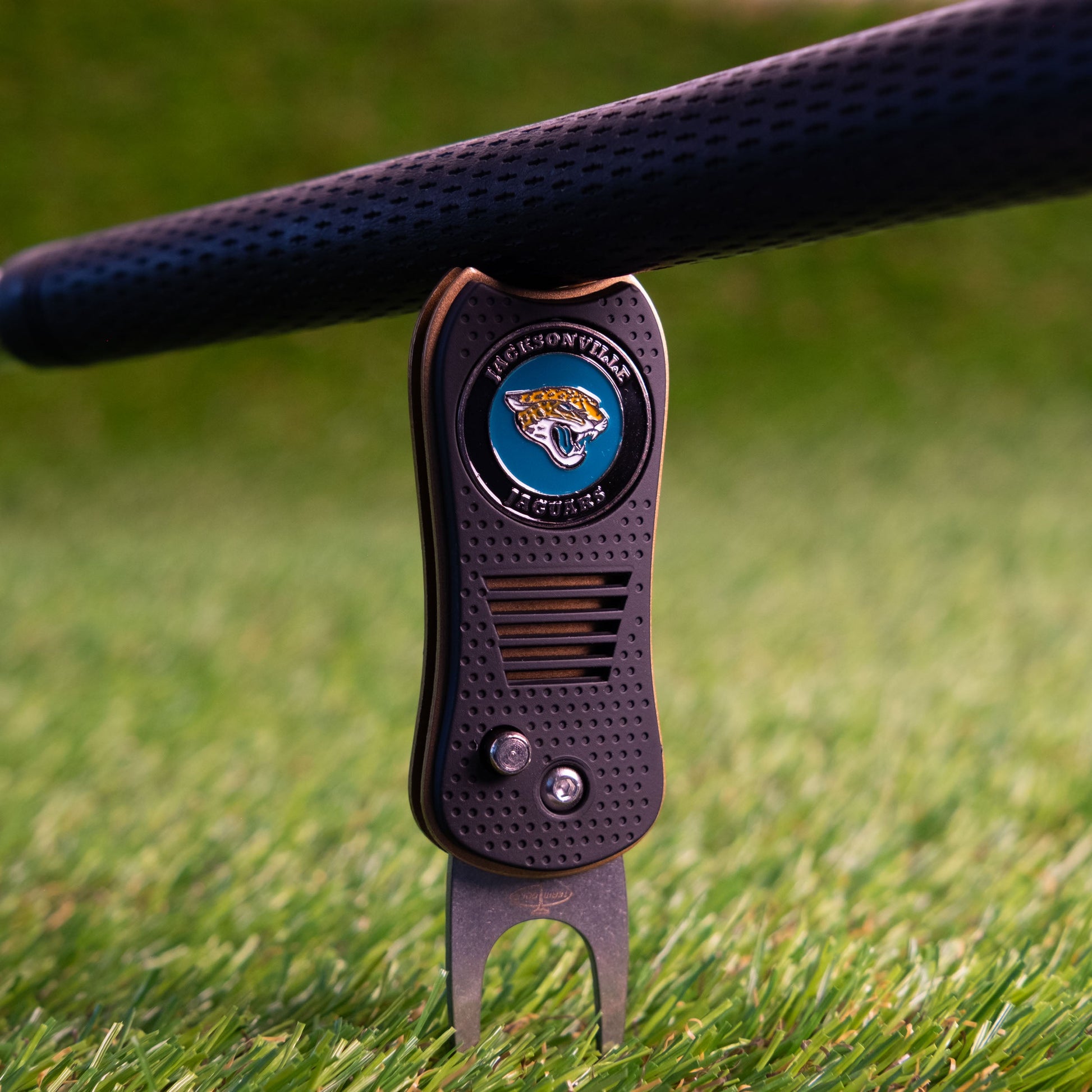 Jacksonville Jaguars Switchblade Divot Tool - Image 4 - Club Rehab
