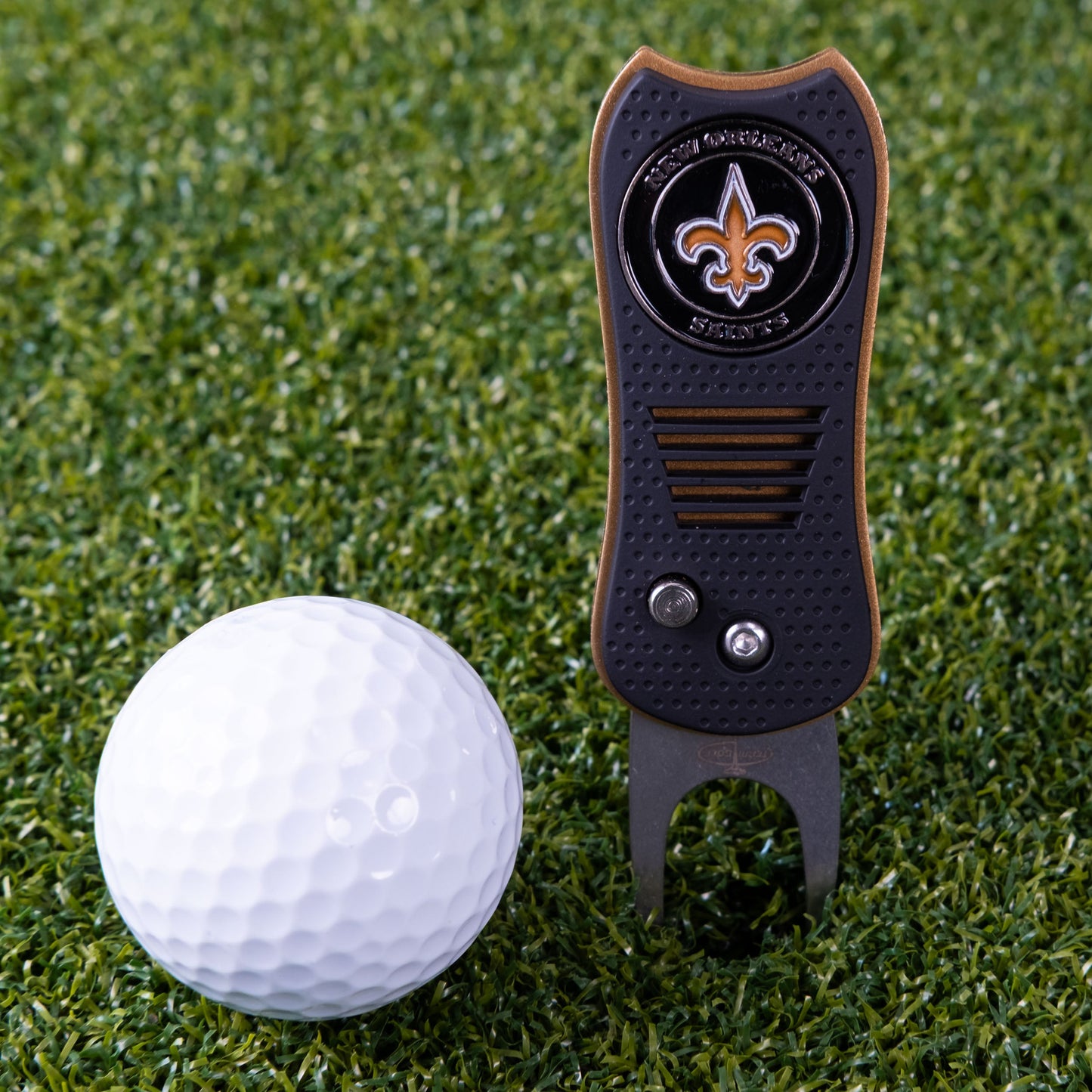 New Orleans Saints Switchblade Divot Tool - Image 2 - Club Rehab
