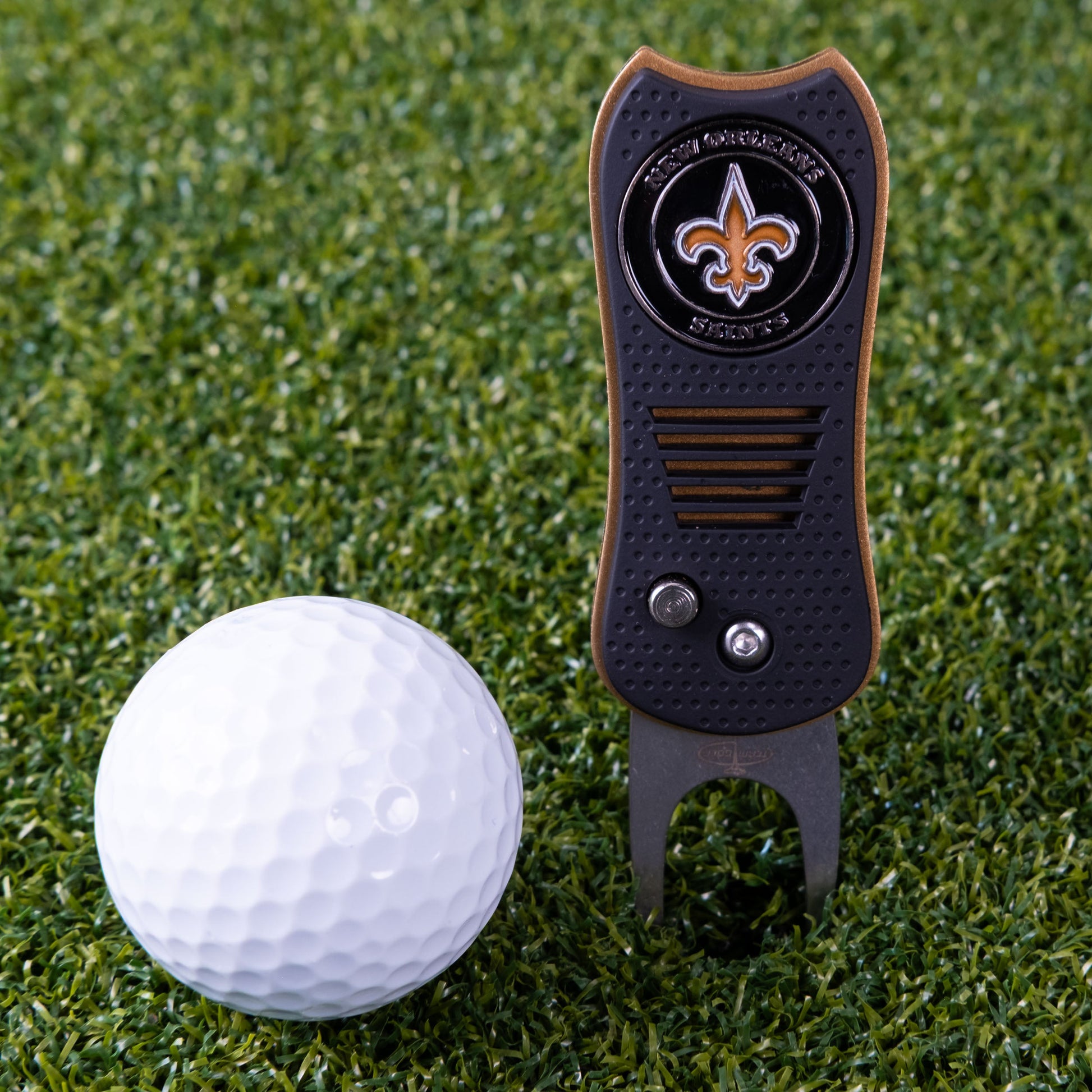 New Orleans Saints Switchblade Divot Tool - Image 2 - Club Rehab