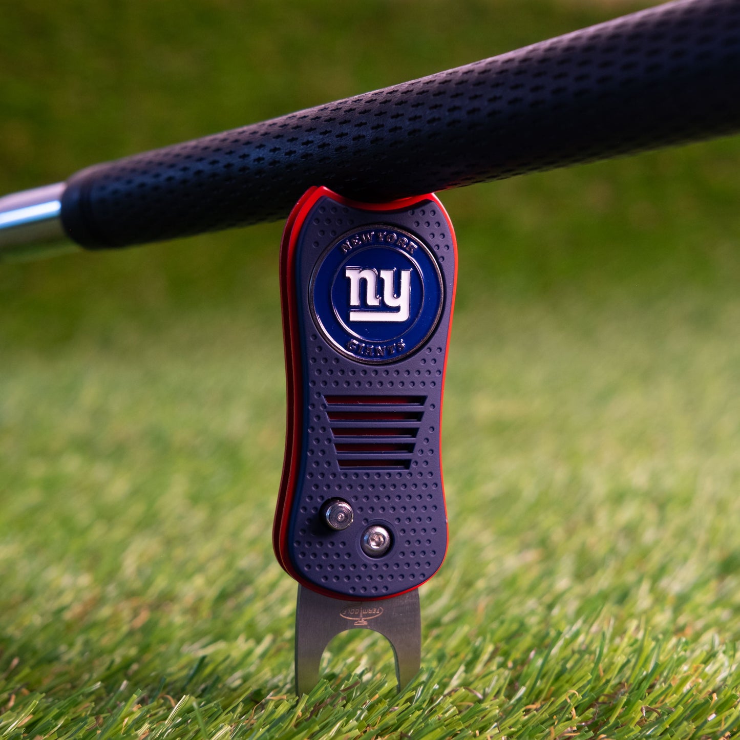 New York Giants Switchblade Divot Tool - Image 4 - Club Rehab