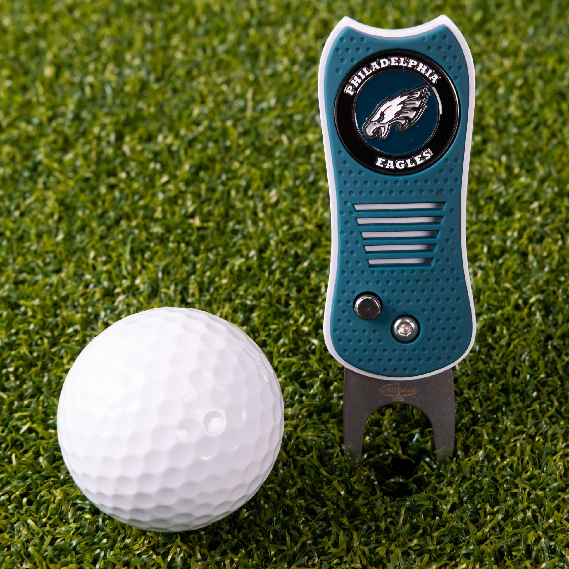 Philadelphia Eagles Switchblade Divot Tool - Image 2 - Club Rehab