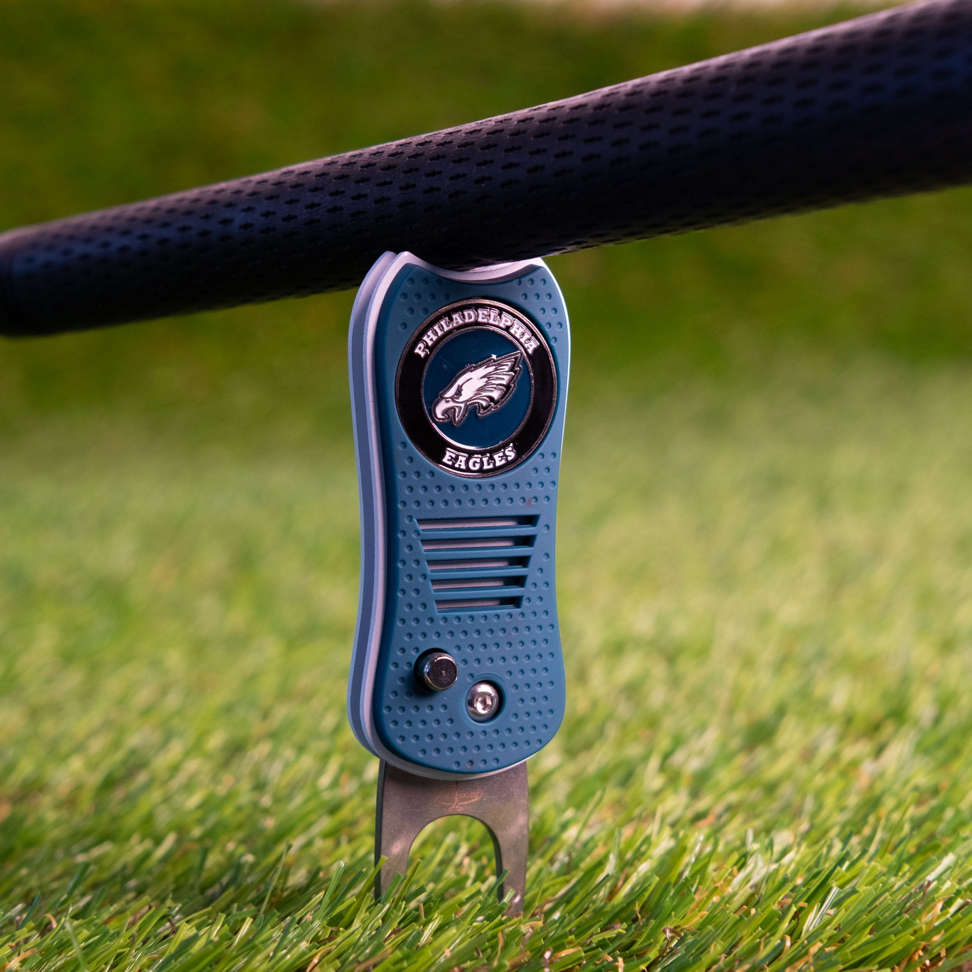 Philadelphia Eagles Switchblade Divot Tool - Image 4 - Club Rehab