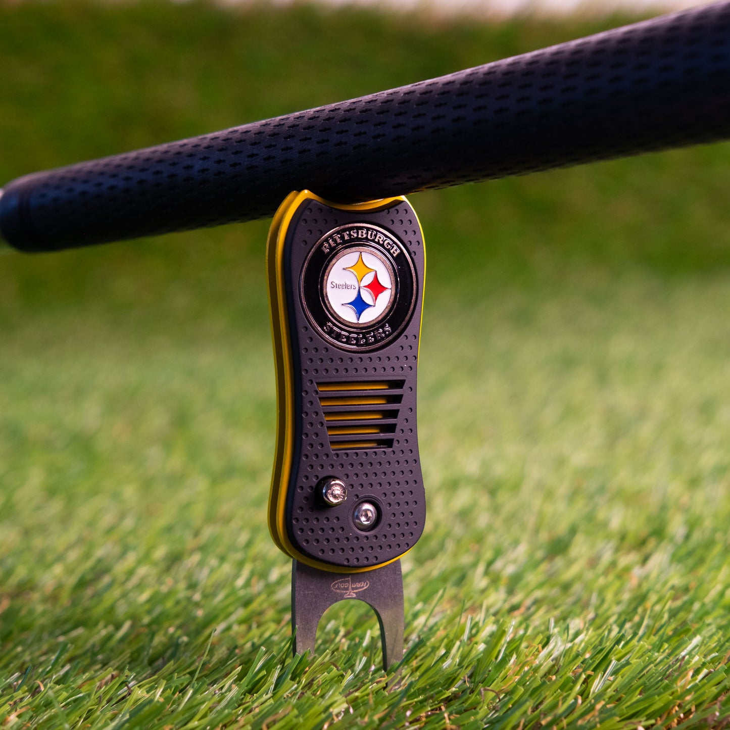 Pittsburgh Steelers Switchblade Divot Tool - Image 4 - Club Rehab