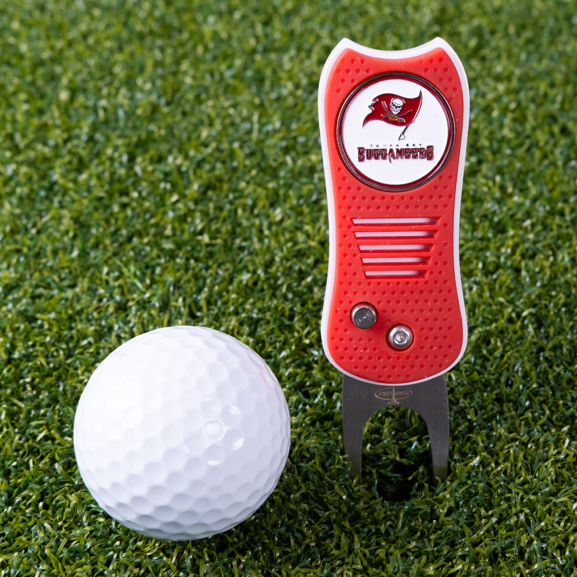 Tampa Bay Buccaneers Switchblade Divot Tool - Image 2 - Club Rehab