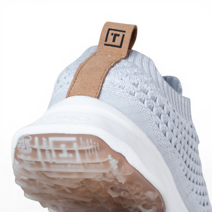 Tomo Bravo women's golf shoes in Frost Grey, heel and outsole detail