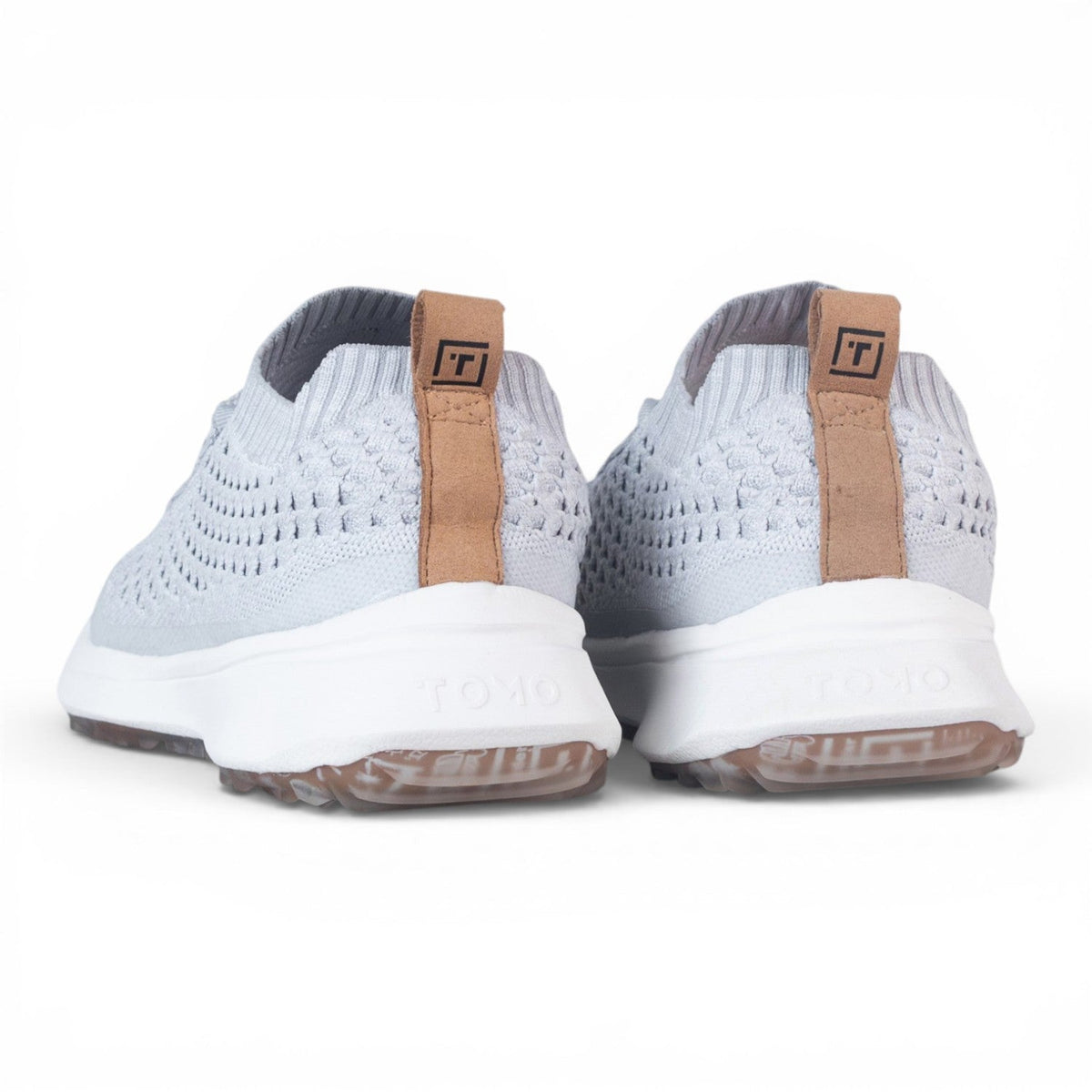 Tomo Bravo men's golf shoes in Frost Grey, rear view of the pair