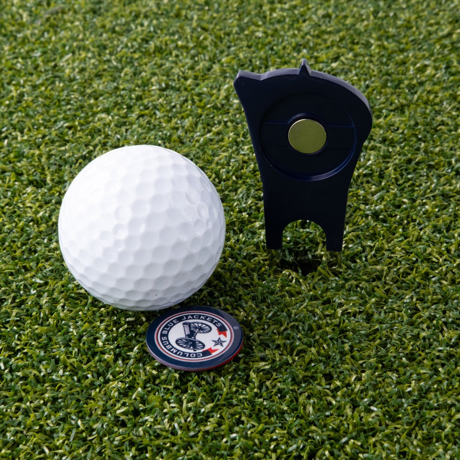 Columbus Blue Jackets tool and its round marker on the green