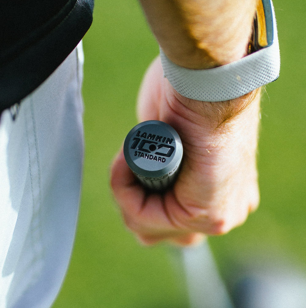 Close-up of the Lamkin 100 cap on a SuperStroke Crossline 2.0 grip