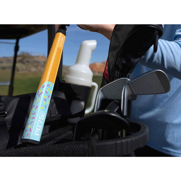 Lizard Skins PG75 Blue Scoop putter grip with a golf bag