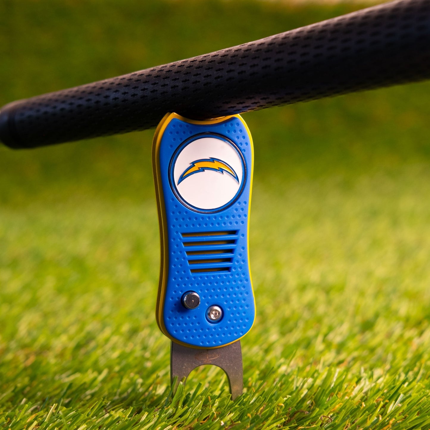 Los Angeles Chargers Switchblade Divot Tool - Image 4 - Club Rehab