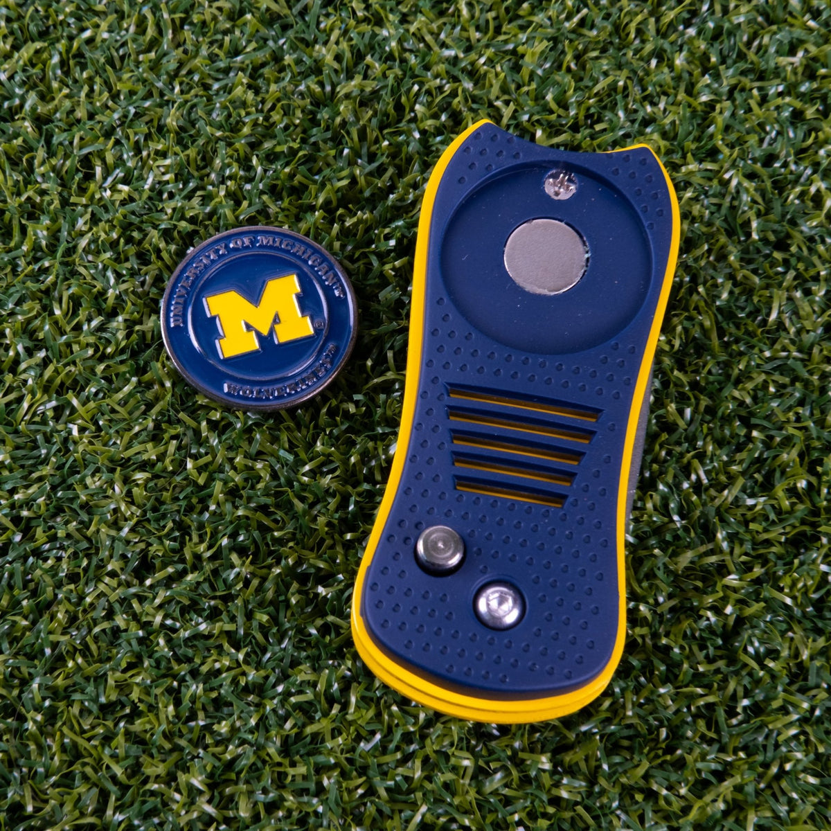 Michigan Wolverines Switchblade Divot Tool - Image 3 - Club Rehab