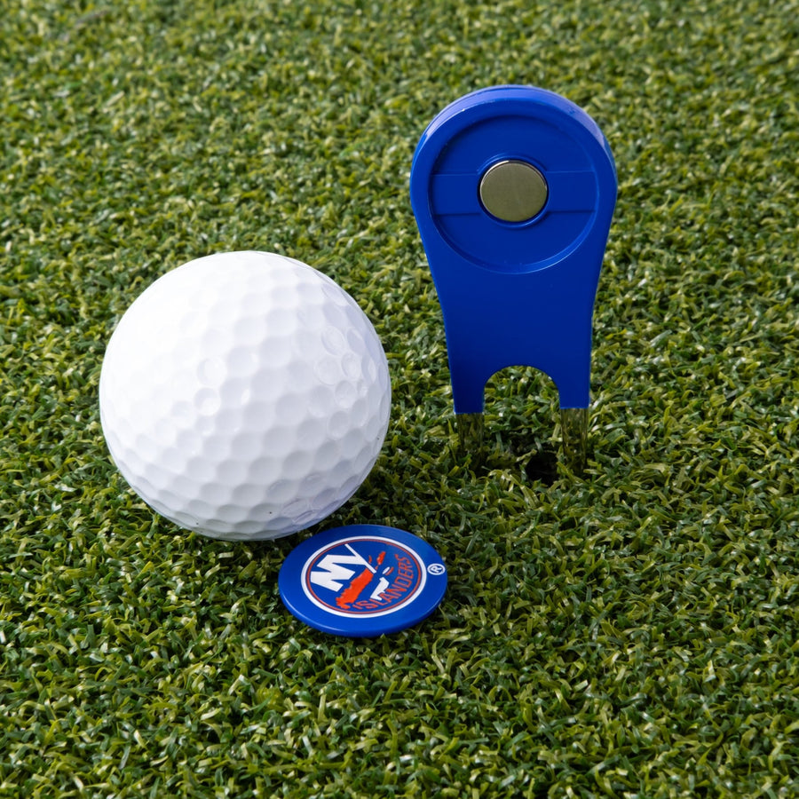 New York Islanders tool and its round marker on the green