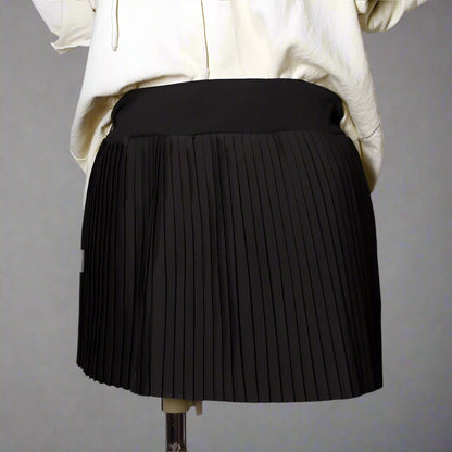 PlayFlex Pleated Skirt – Effortless & Sporty - M Black - Club Rehab