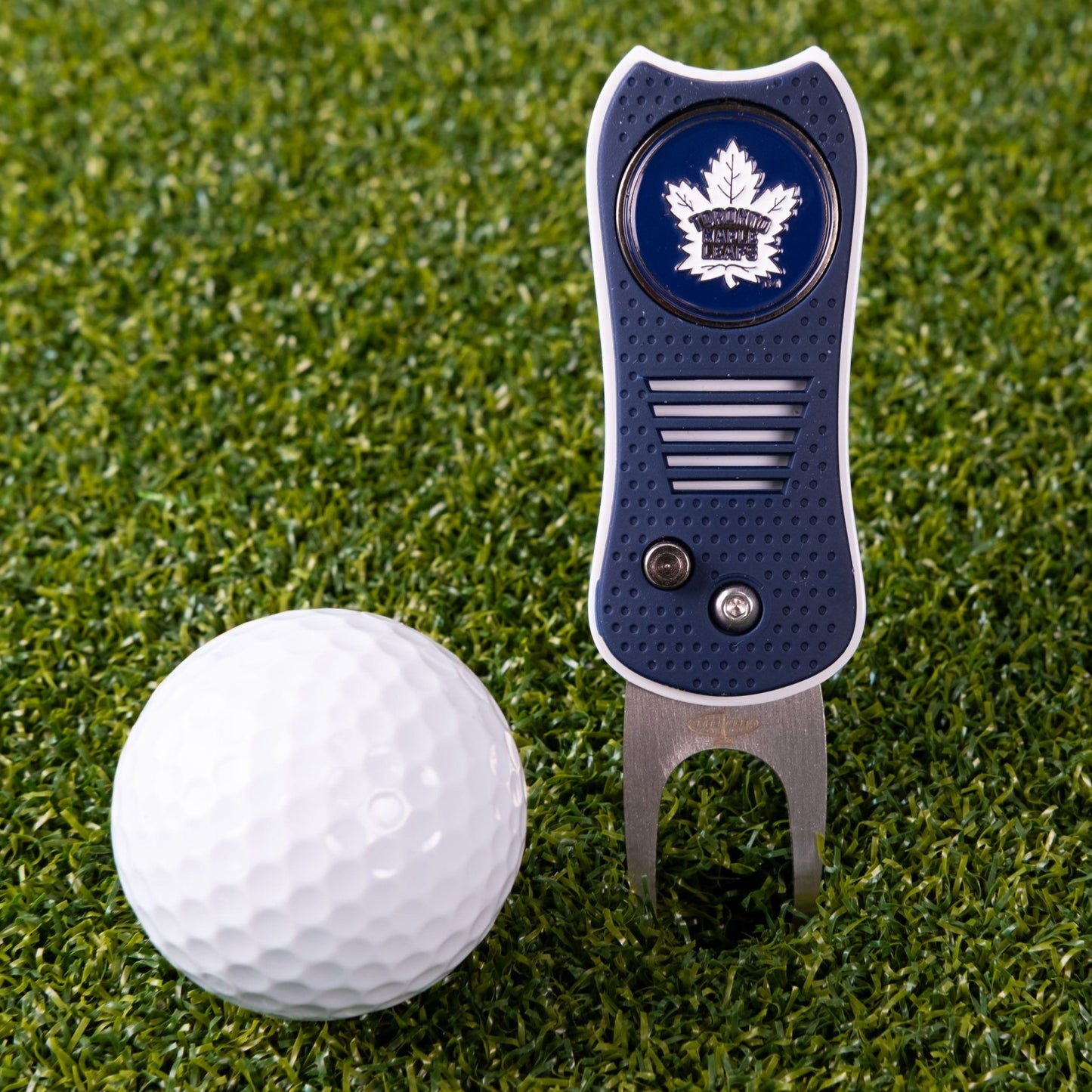 Toronto Maple Leafs Switchblade Divot Tool - Image 2 - Club Rehab